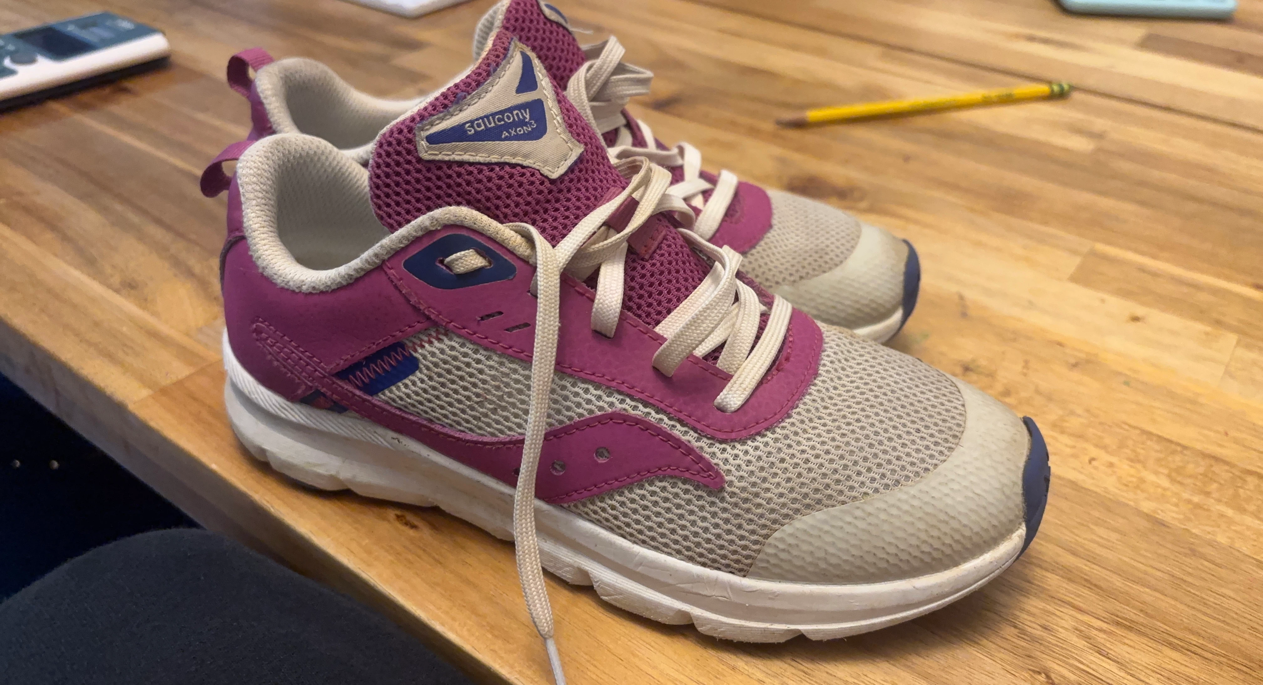 Girls Size 3.5W Saucony Axon 3 Running Shoes