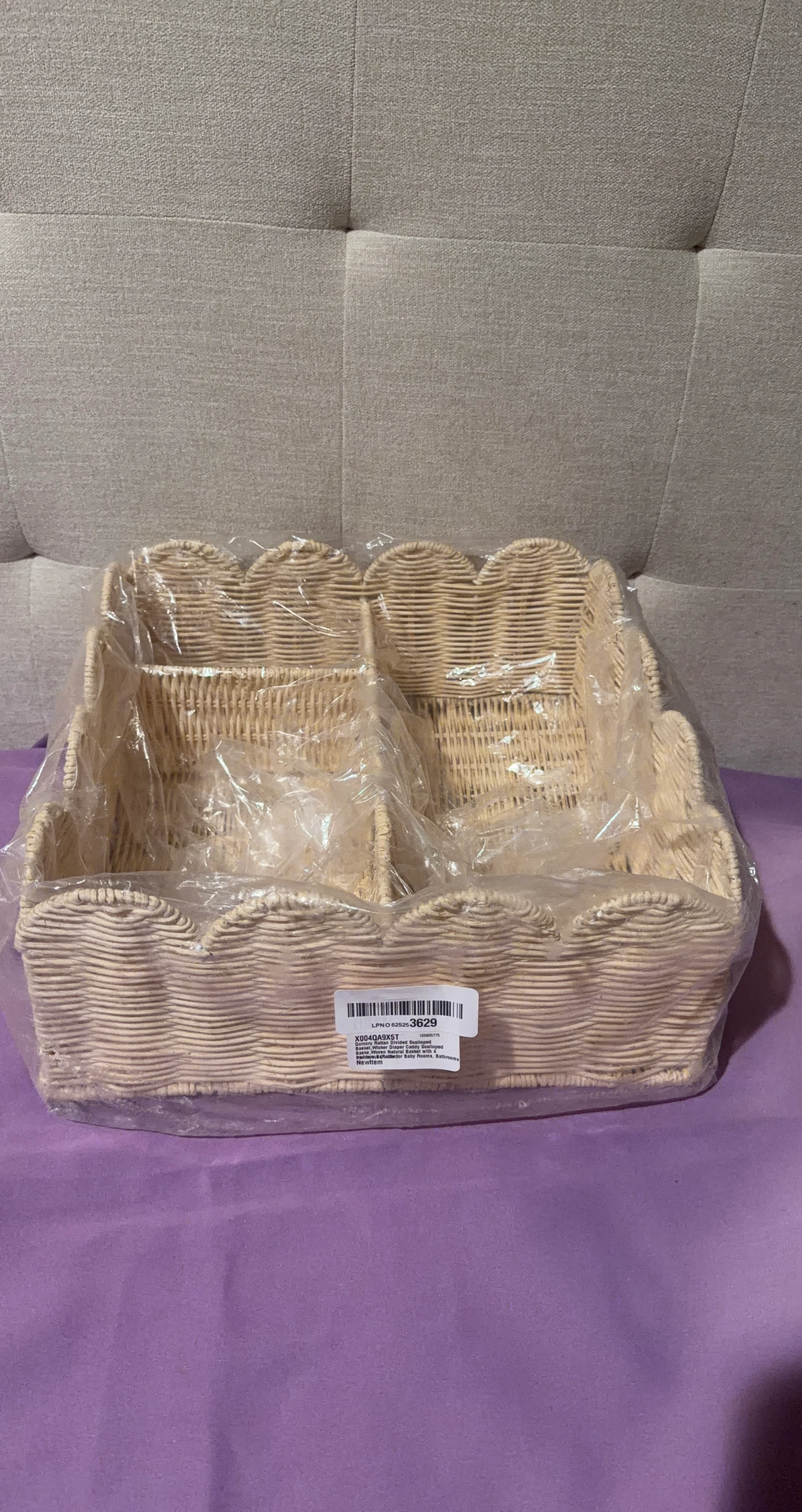 Gainery Rattan Divided Scalloped Basket