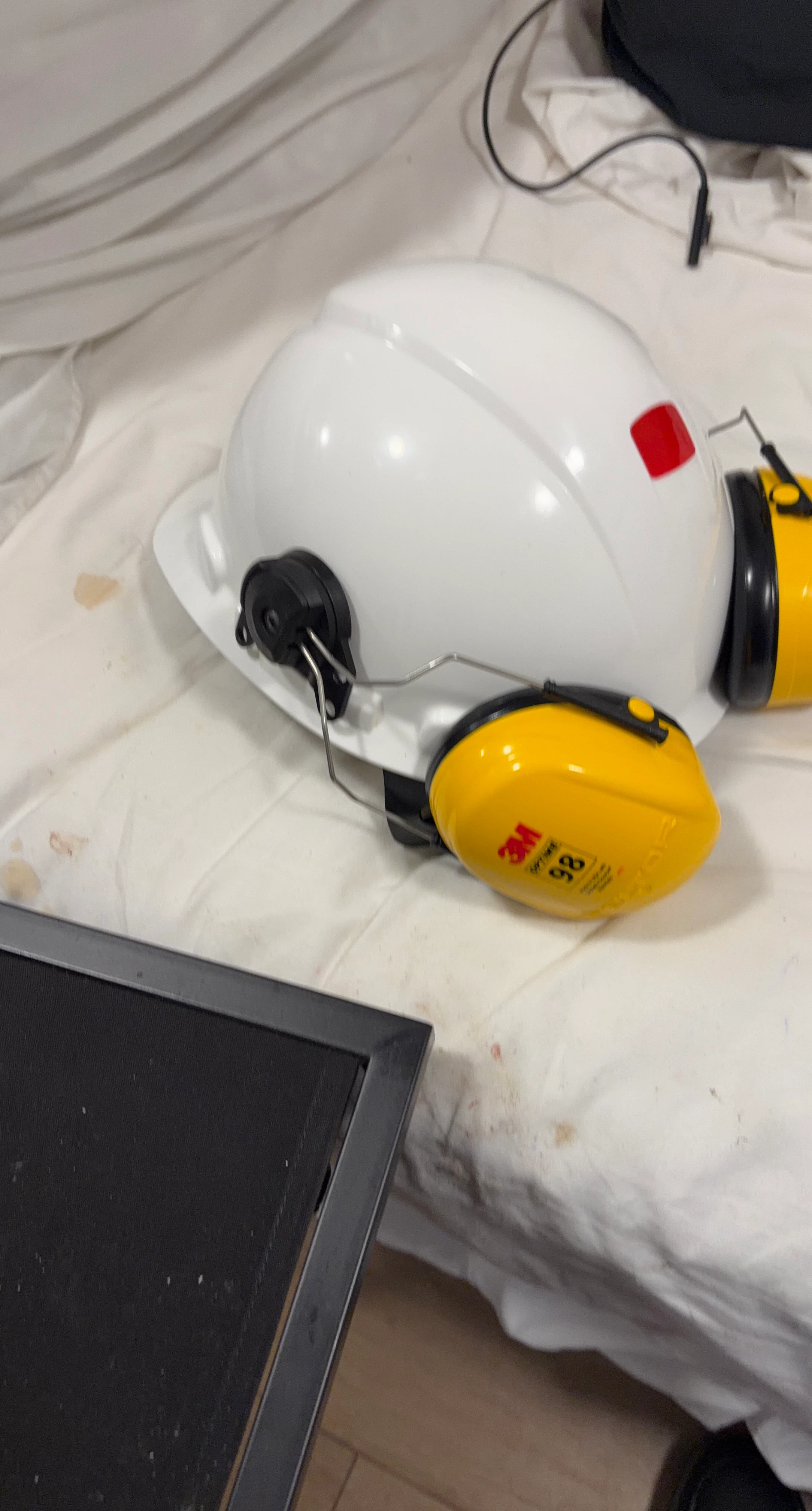 BNIB 3M Peltor Hard Hat with Optime 98 Earmuffs