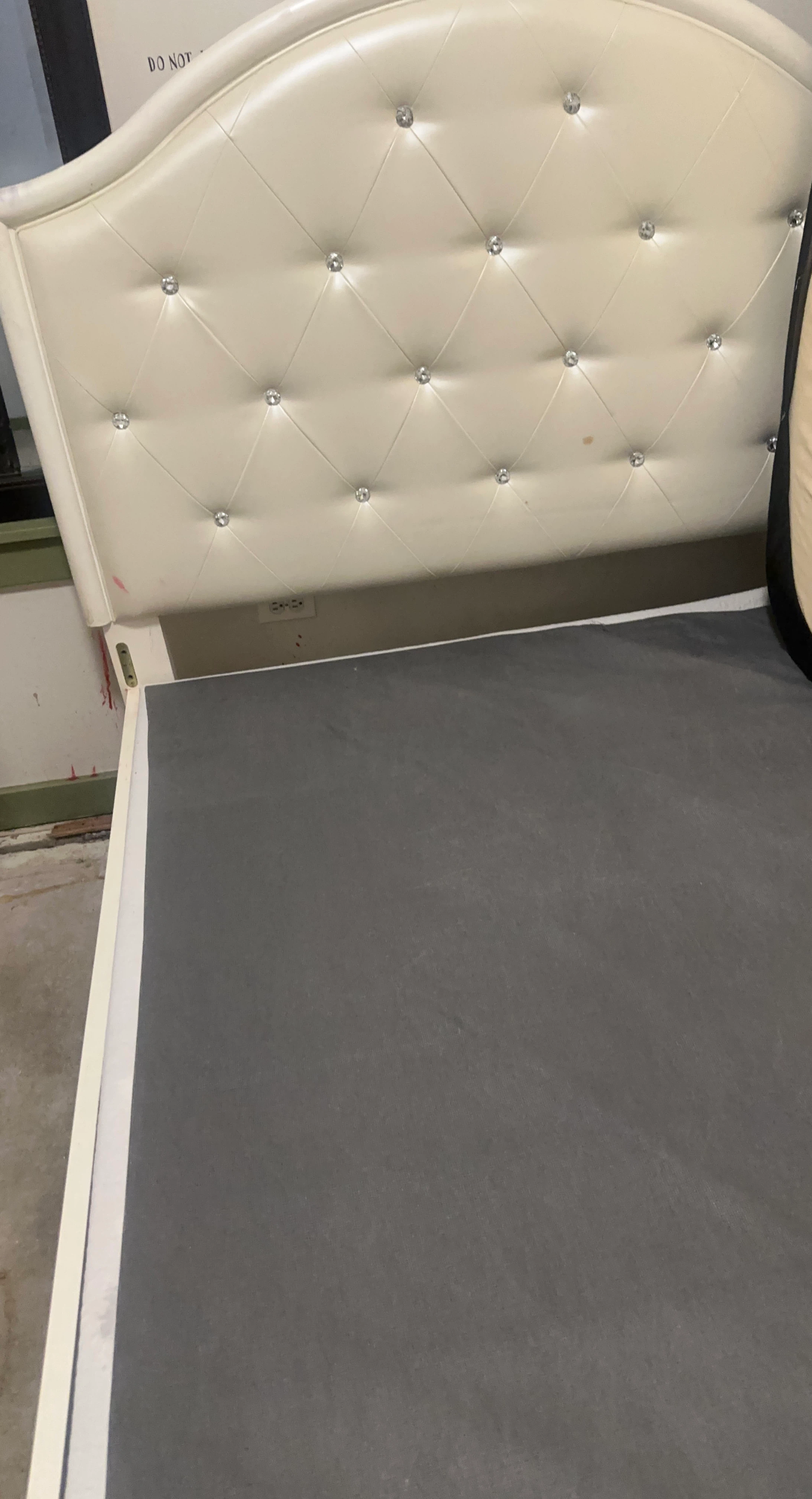 Tufted Upholstered Queen Headboard