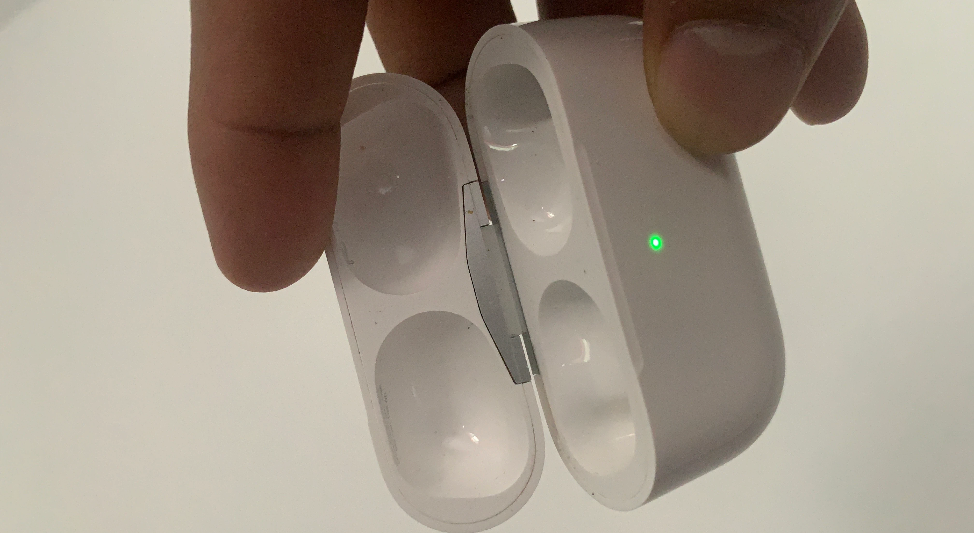 Apple AirPods Pro Charging Case