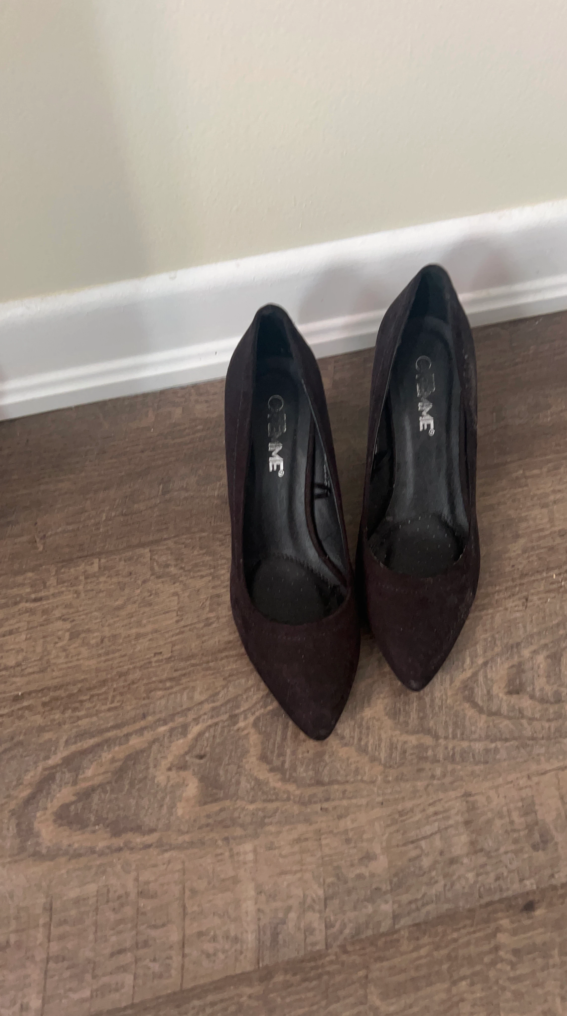 Creme Black Pointed Heels