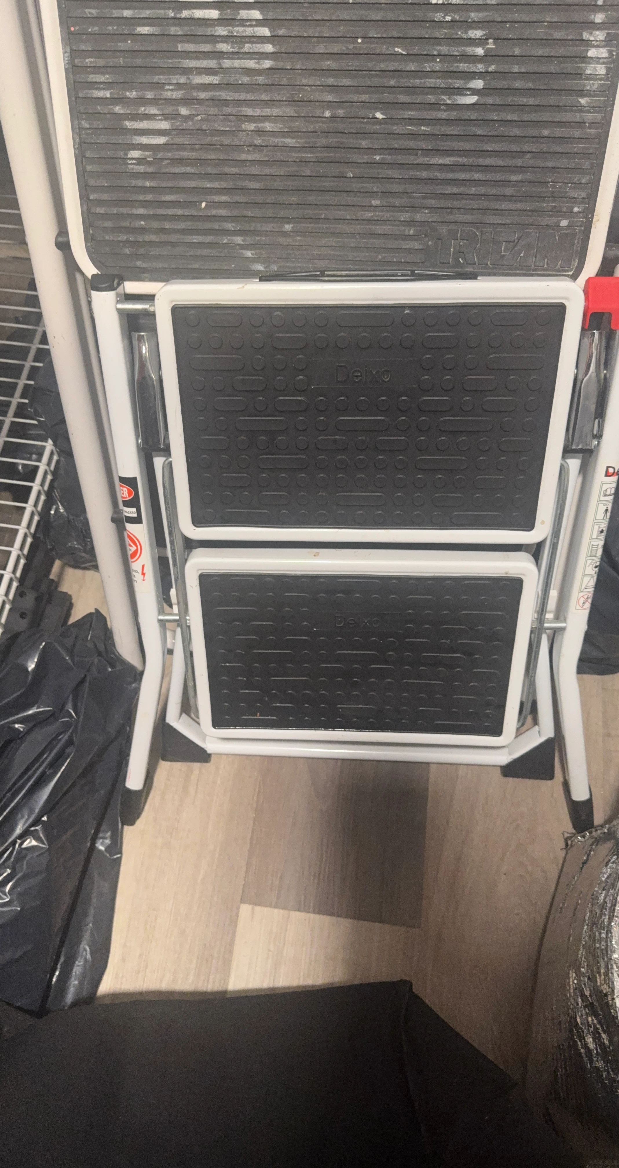 Deixo 2-Step Folding Stool