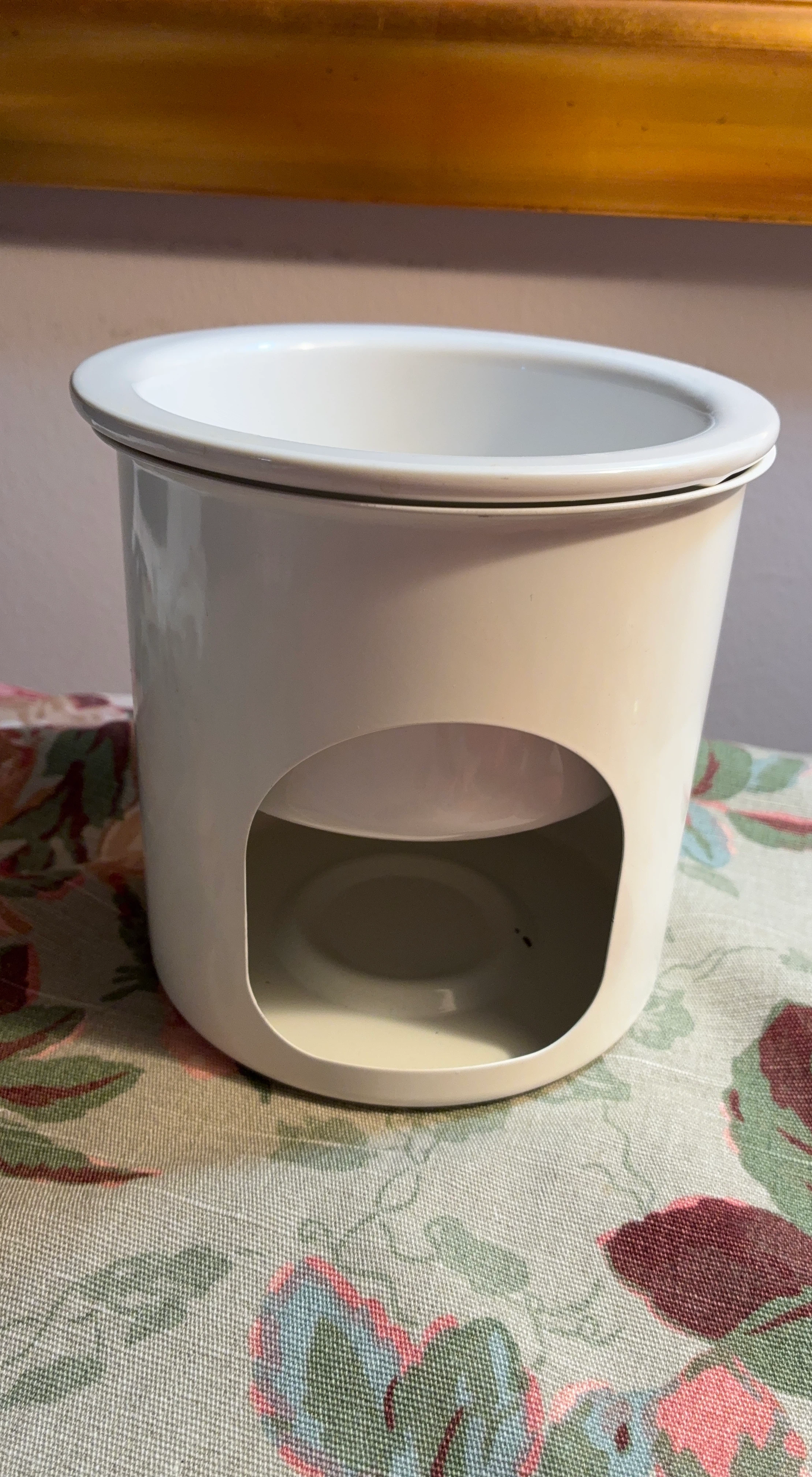 White Metal Fondue Pot