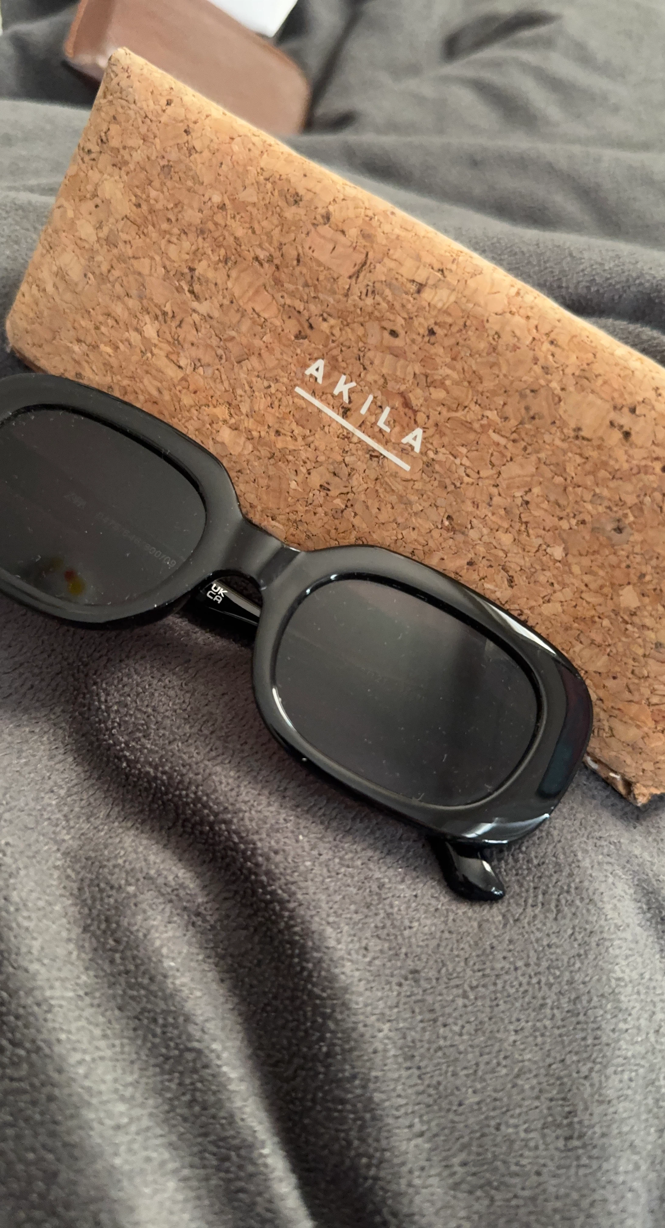 AKILA Black Sunglasses