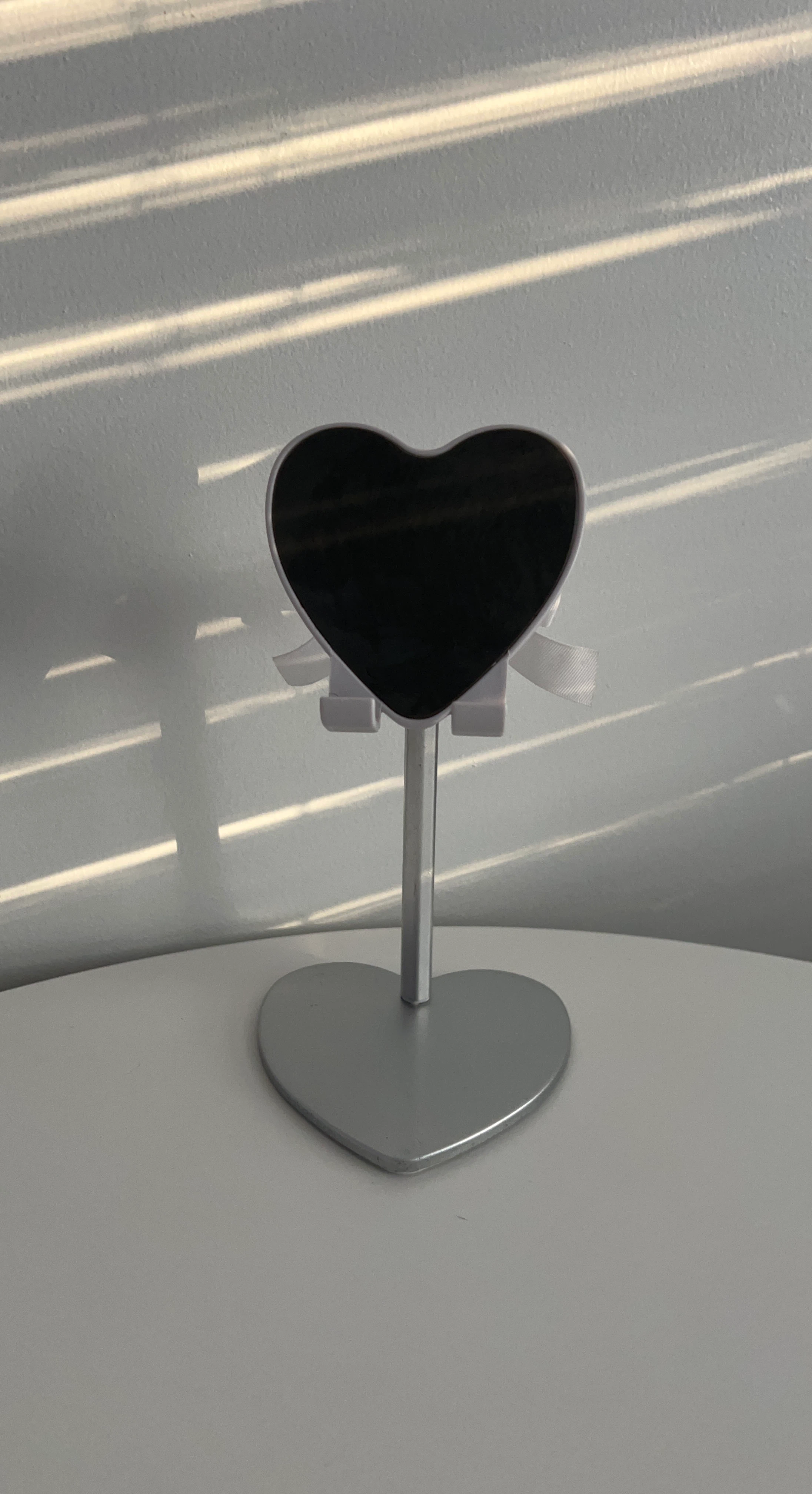 Heart-Shaped Standing phone holder