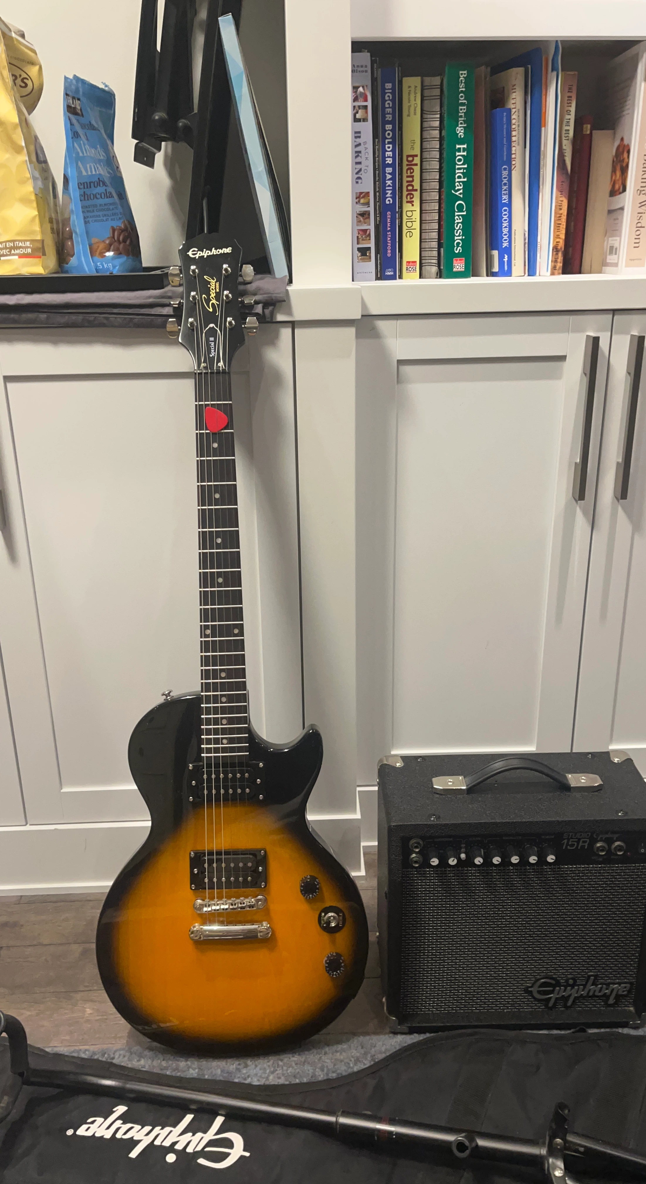 Epiphone Special II Electric Guitar with Studio 15R Amp