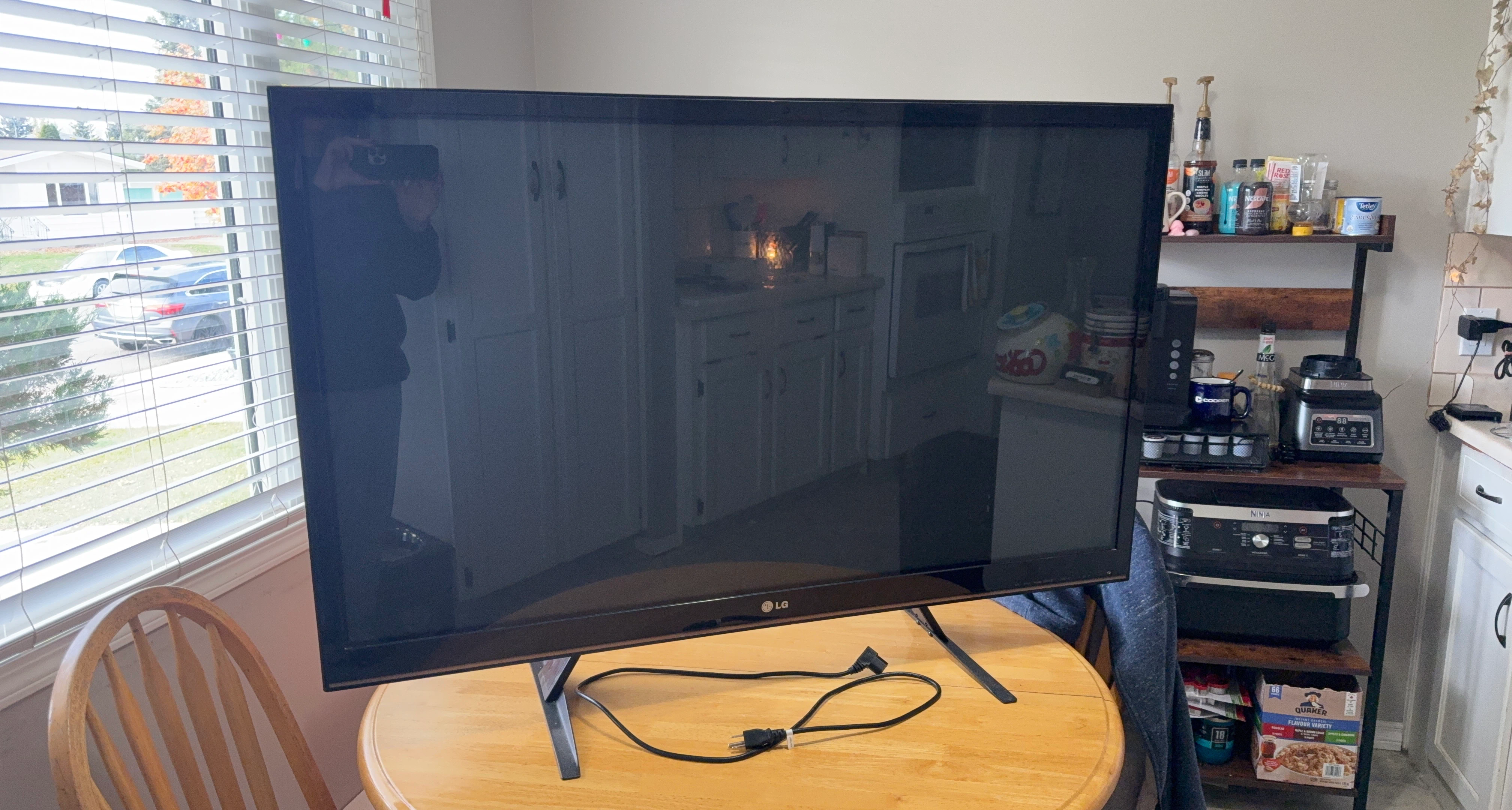 LG 50-inch 50PT350 Plasma TV