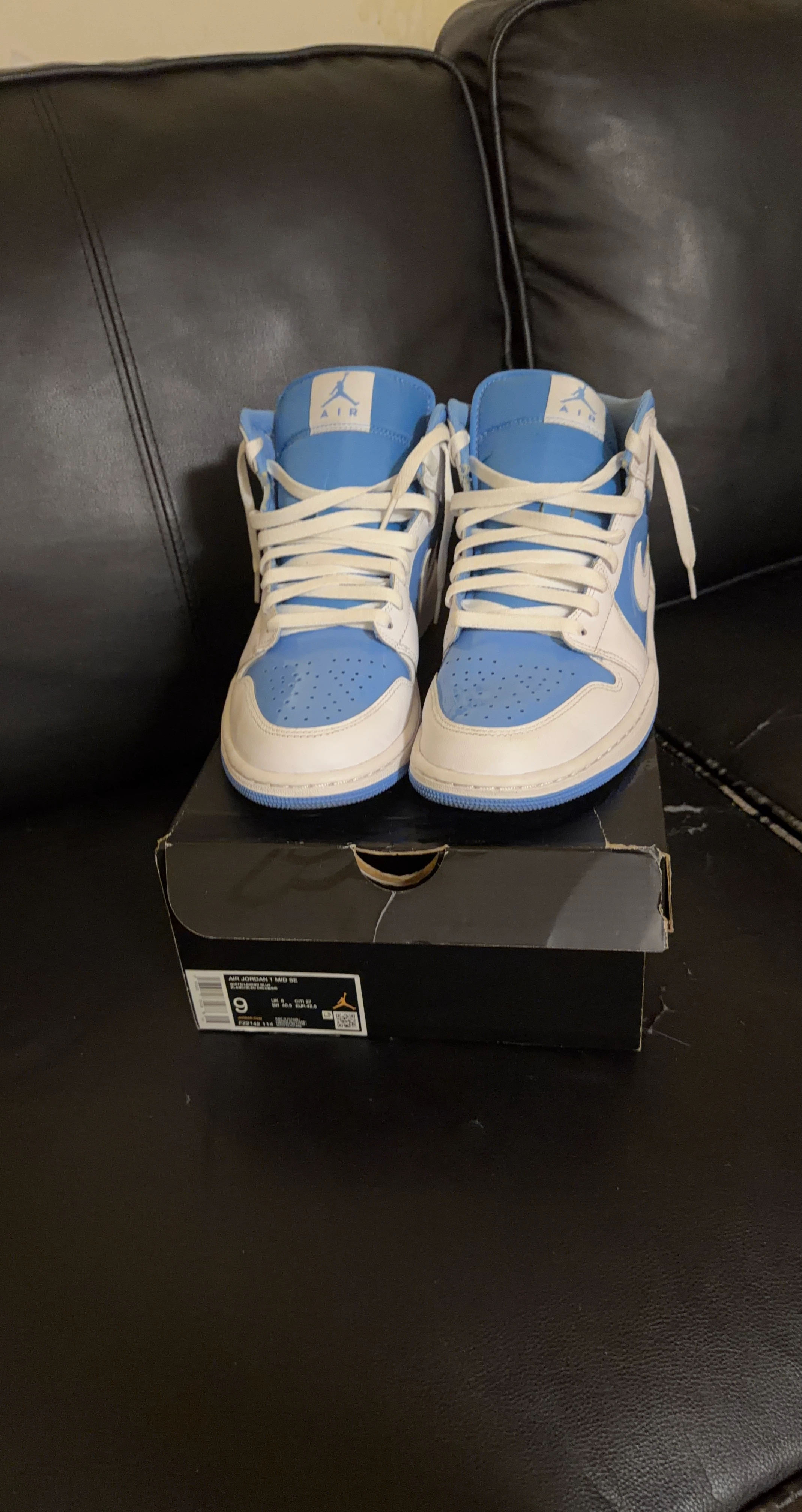 Air Jordan 1 Mid SE University Blue