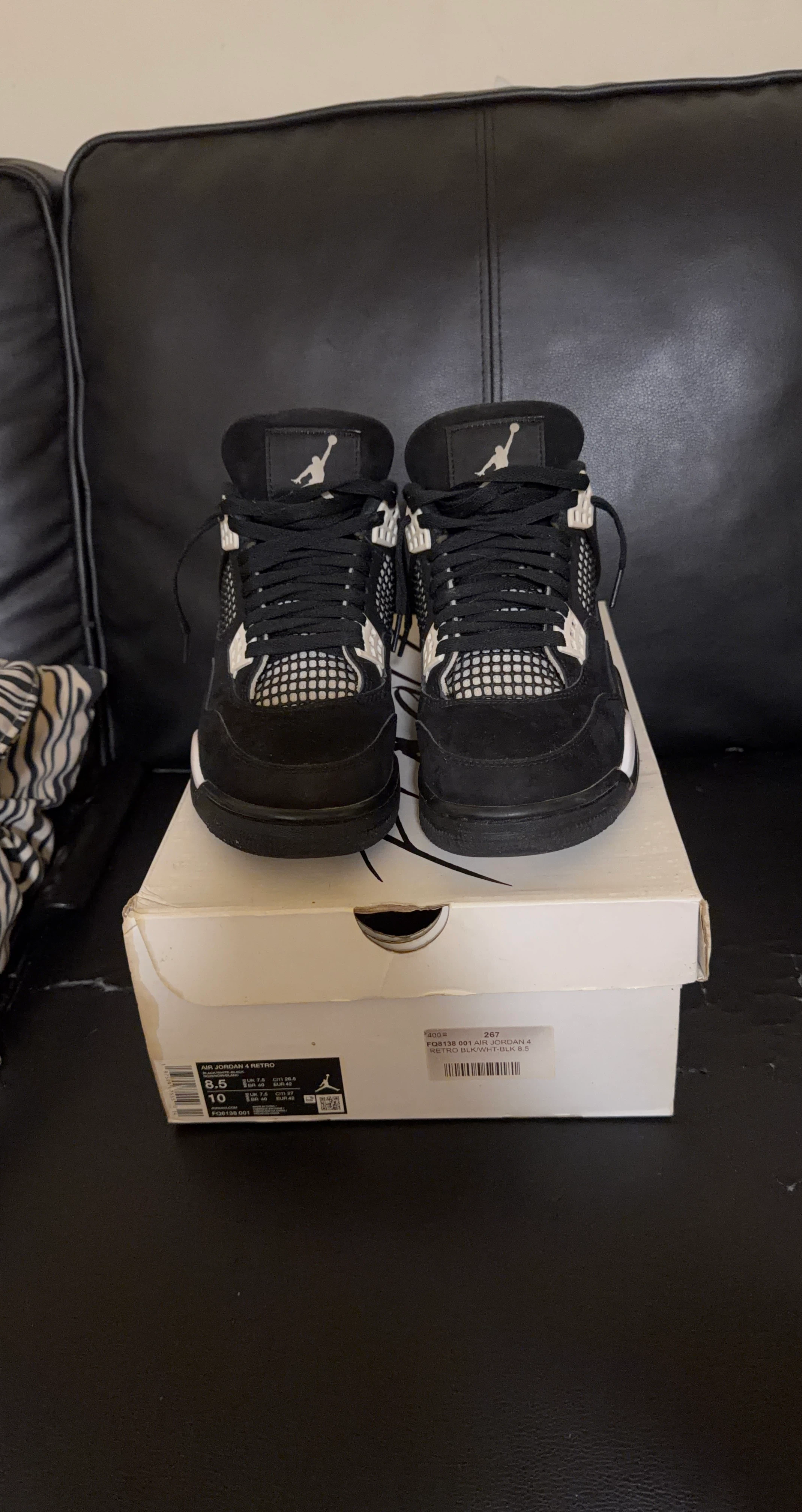 Air Jordan 4 Retro Black/White Size 8.5