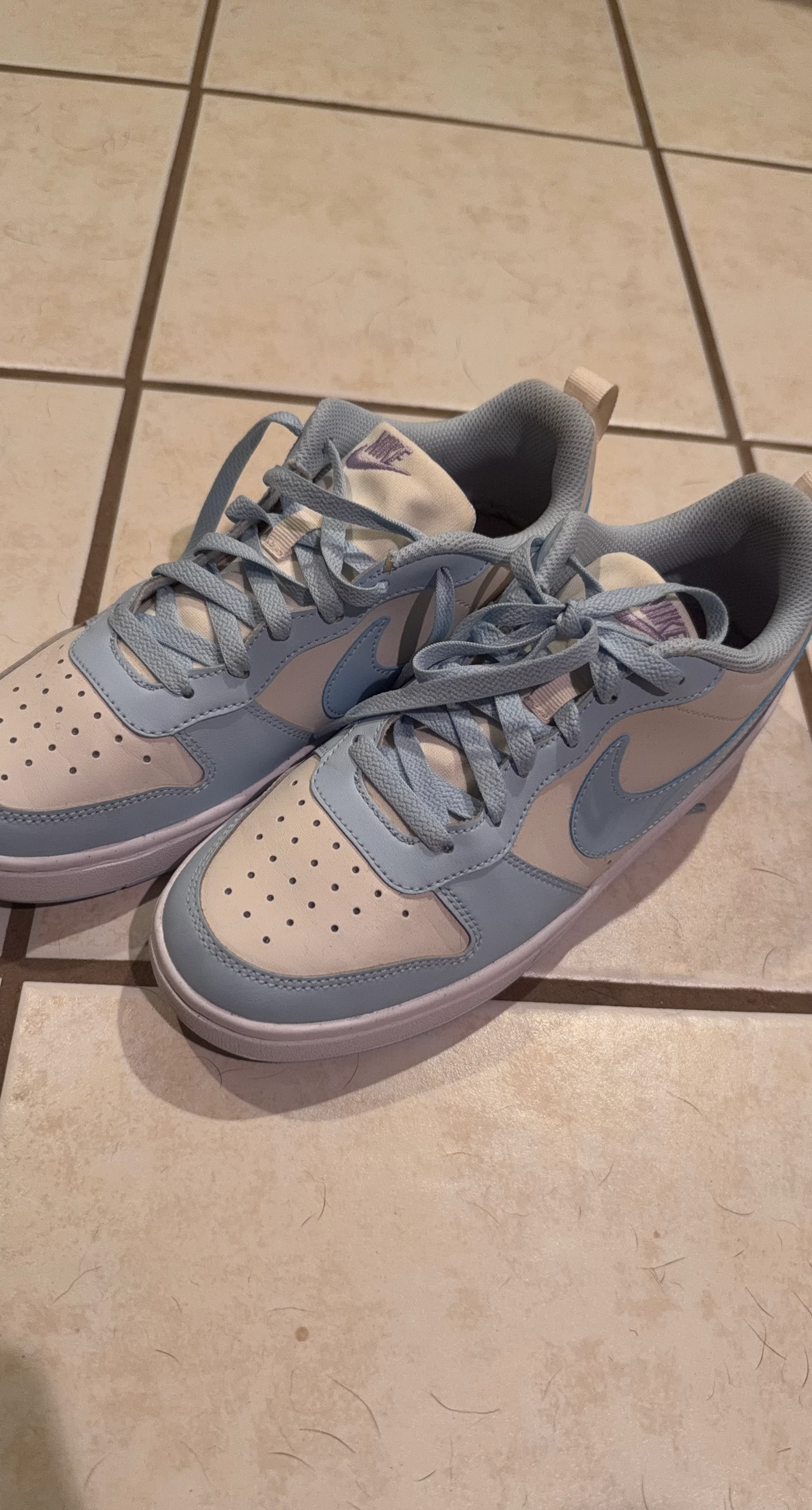 Youth 6.5 Nikes