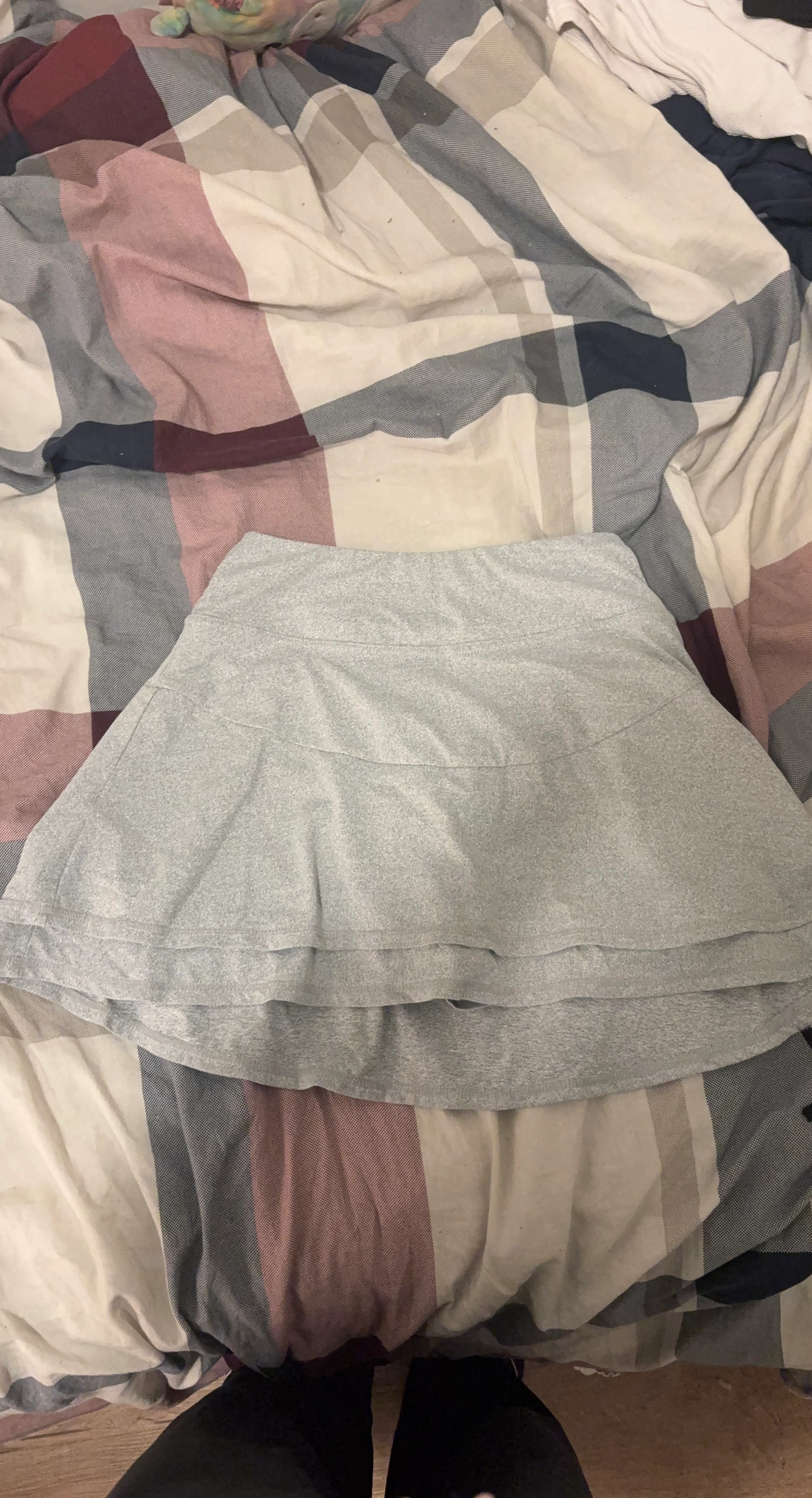 Lululemon grey pleated skirt