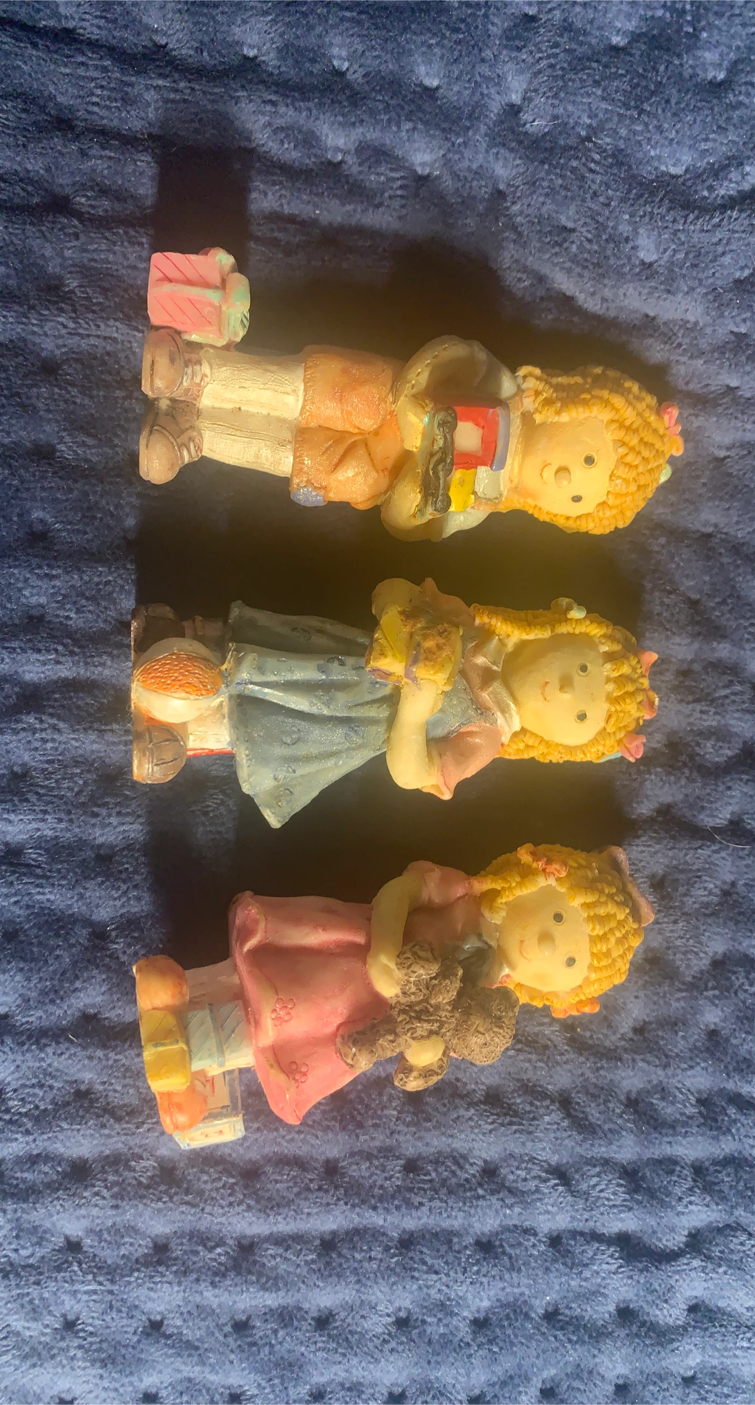 3 vintage  1990 figurines