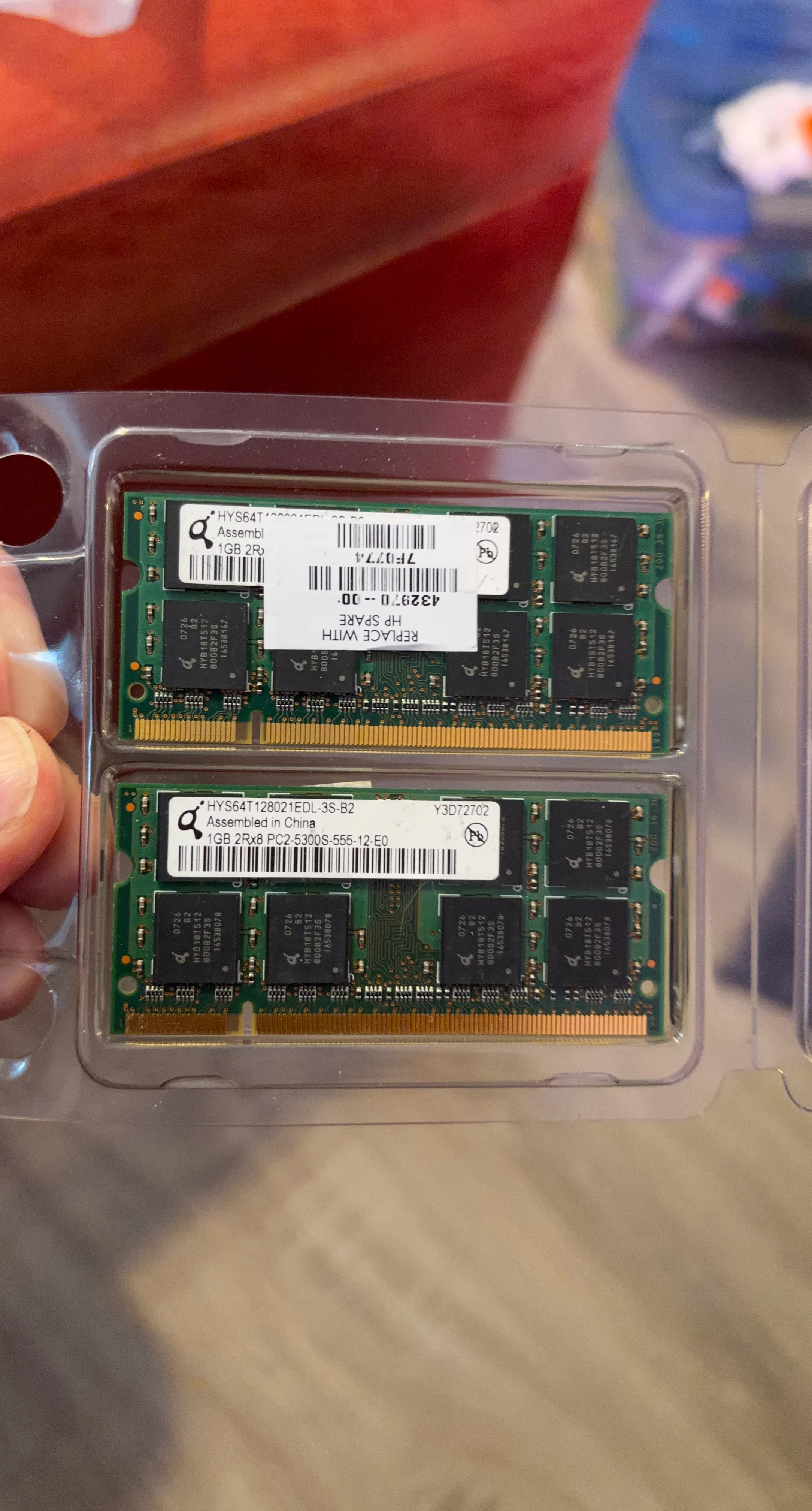Two 1GB Qimonda Laptop RAM Sticks