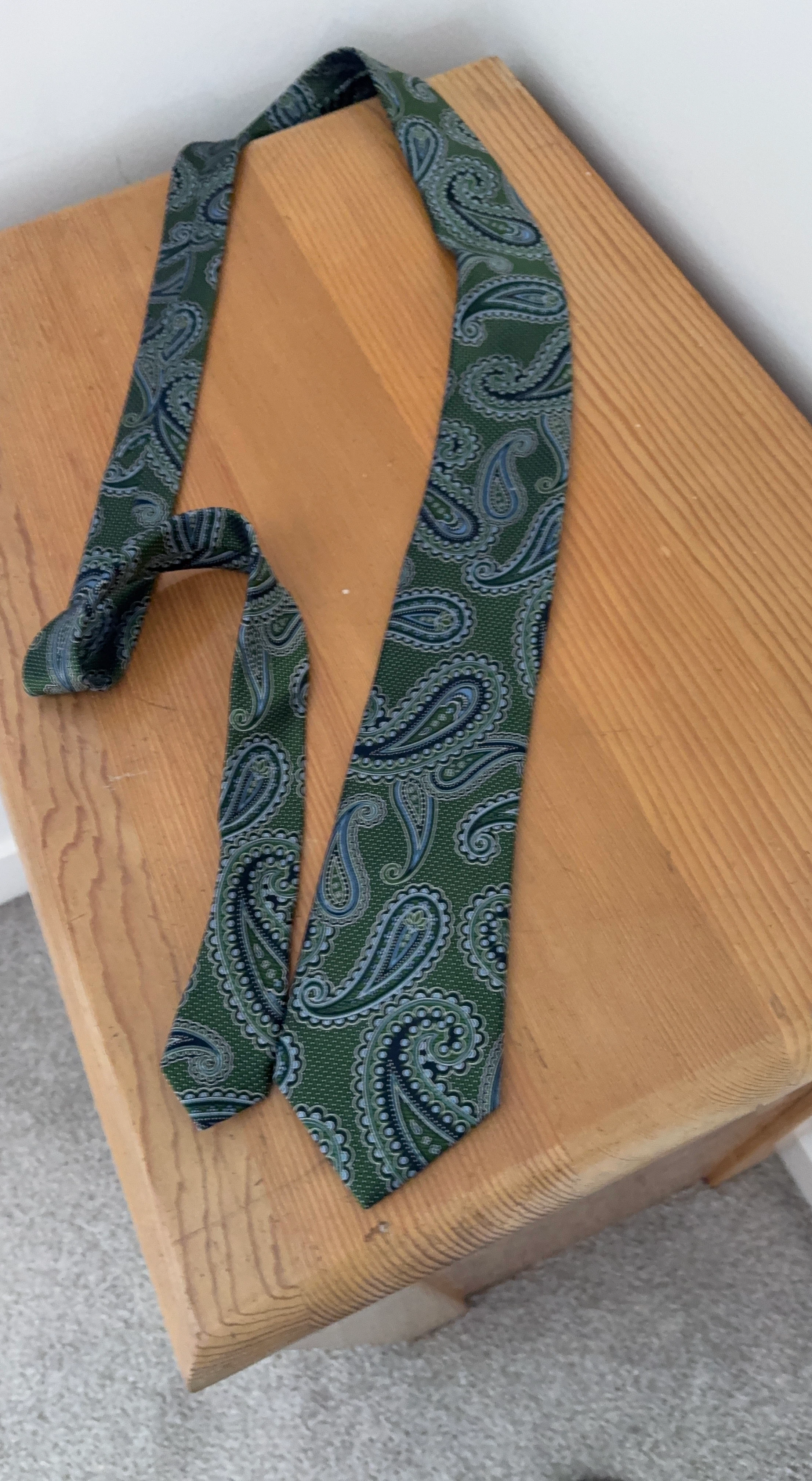 Alfred Sung Green Paisley Necktie