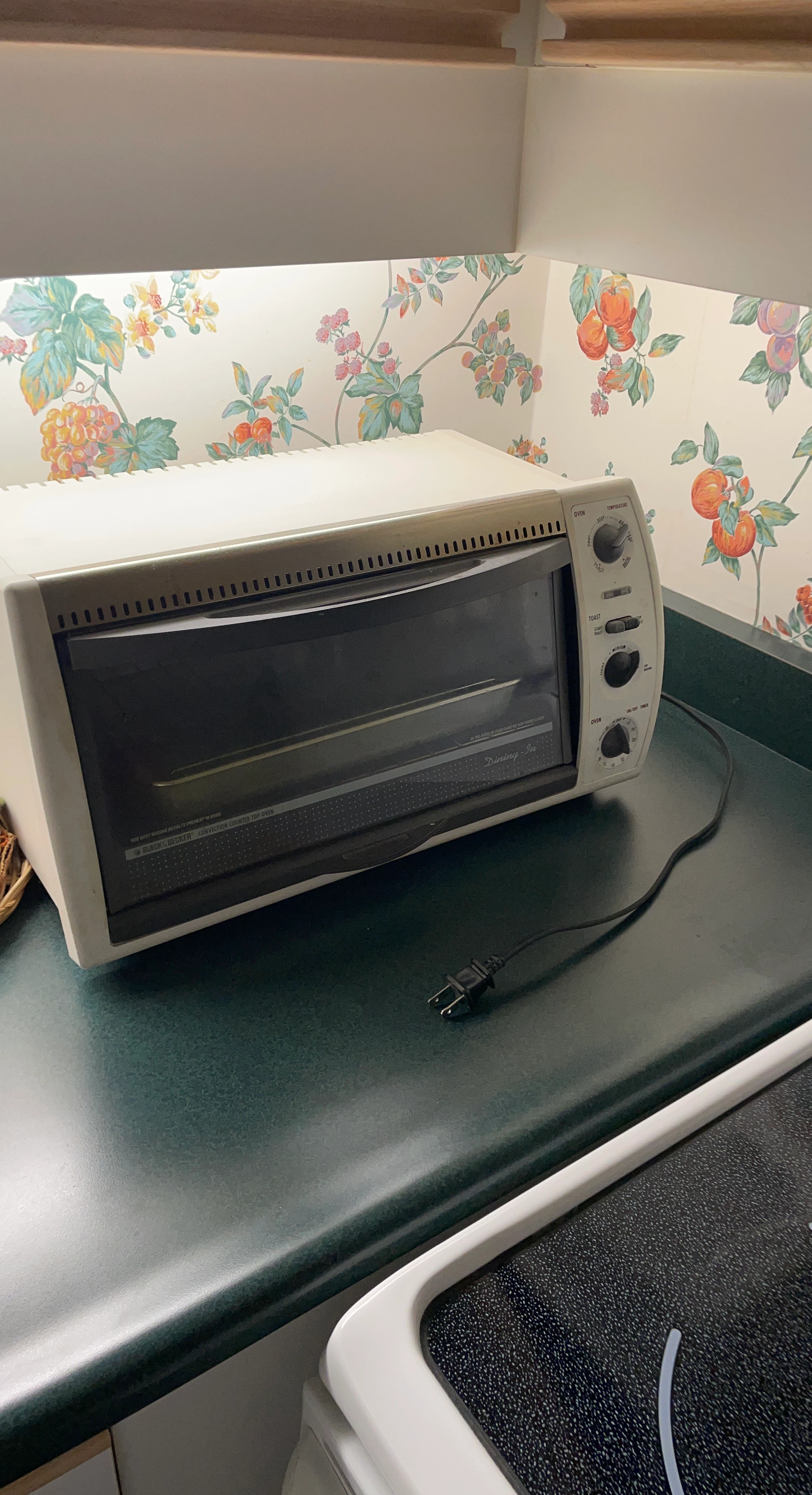 Black & Decker Dining-In Convection Countertop Oven