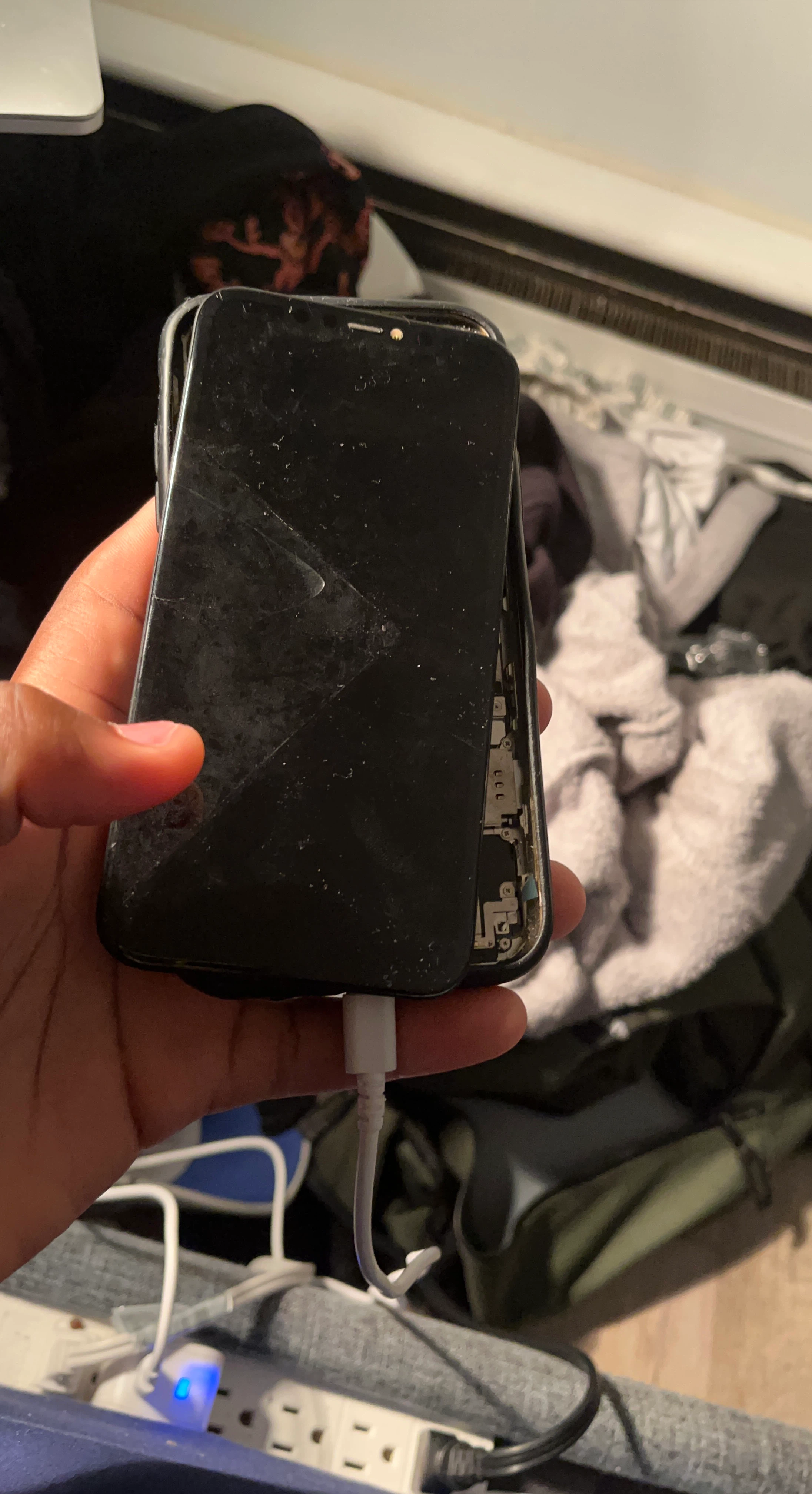 Broken Apple iPhone 11 (for parts)
