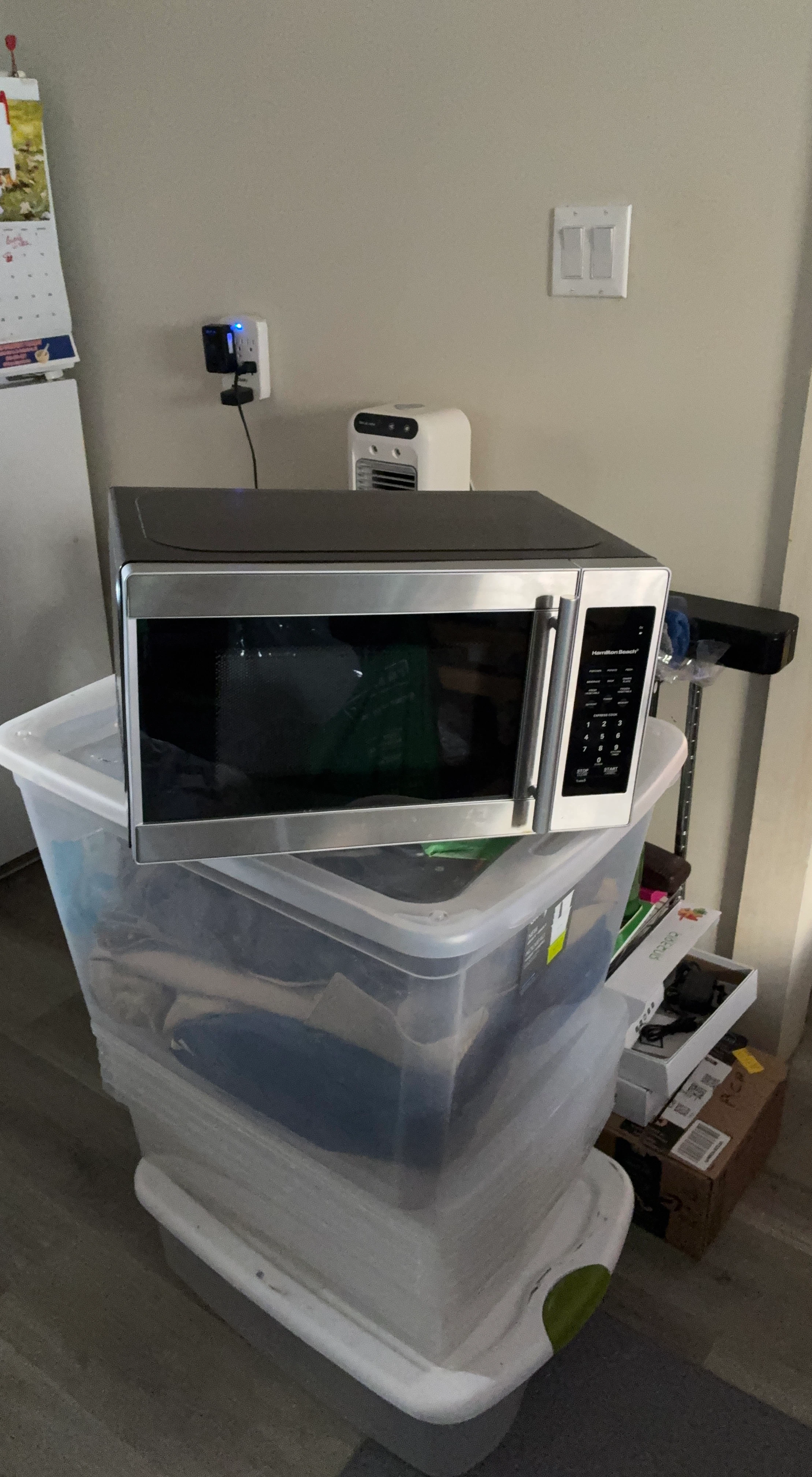 Hamilton Beach Microwave Oven EM720CPN-S