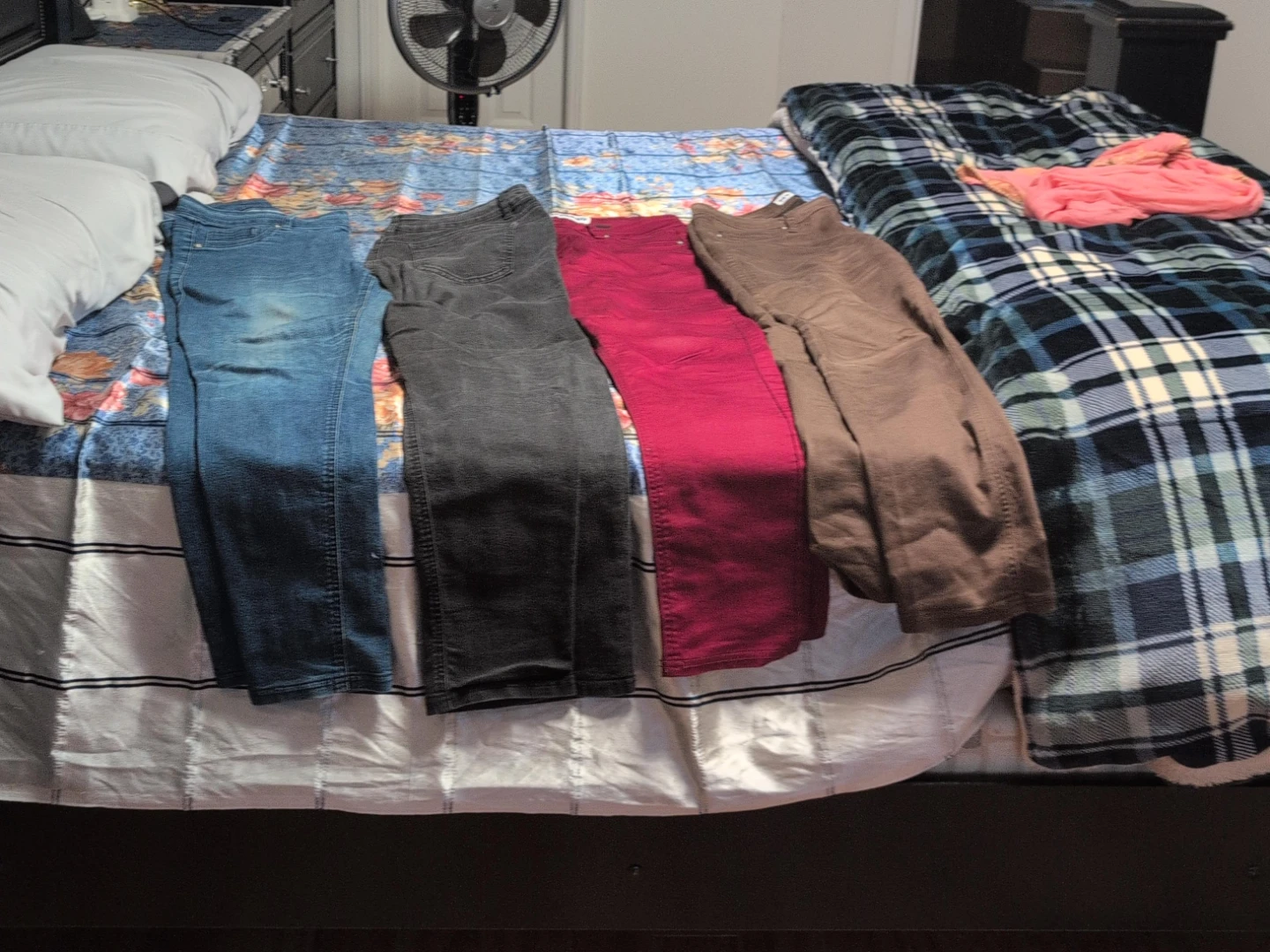 Lot of 4 Pairs of Women's Pants