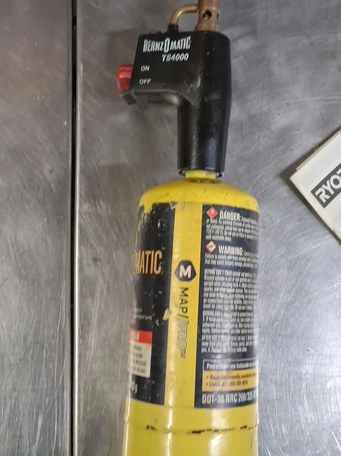 Bernzomatic TS4000 Torch with MAP/PRO Cylinder