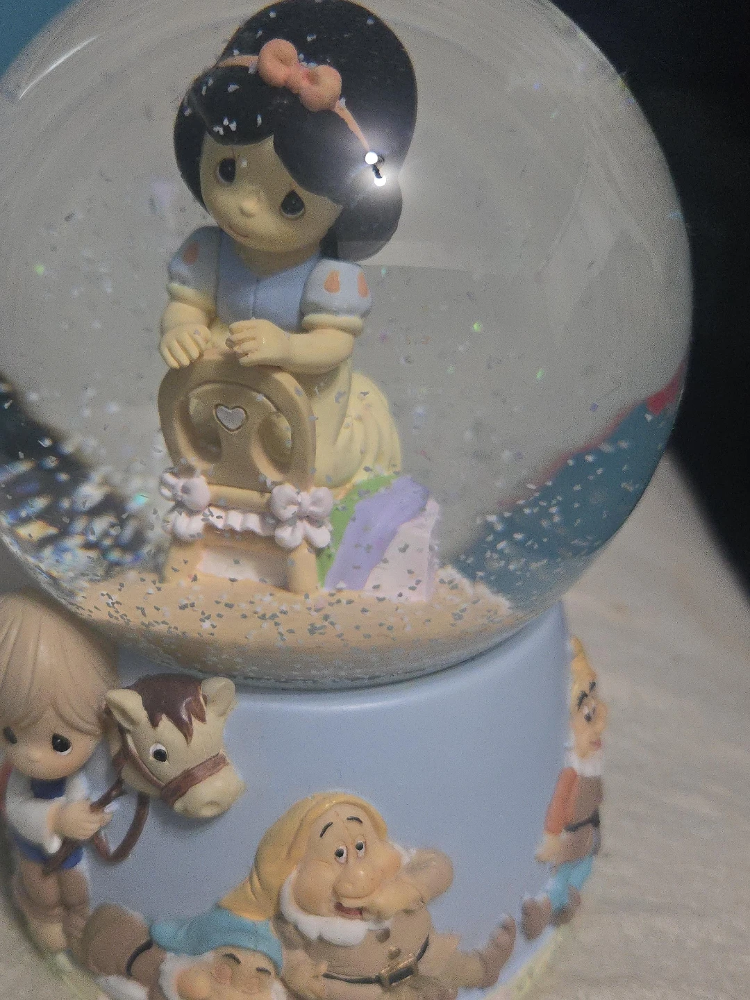 Precious Moments Disney Snow White Musical Snow Globe