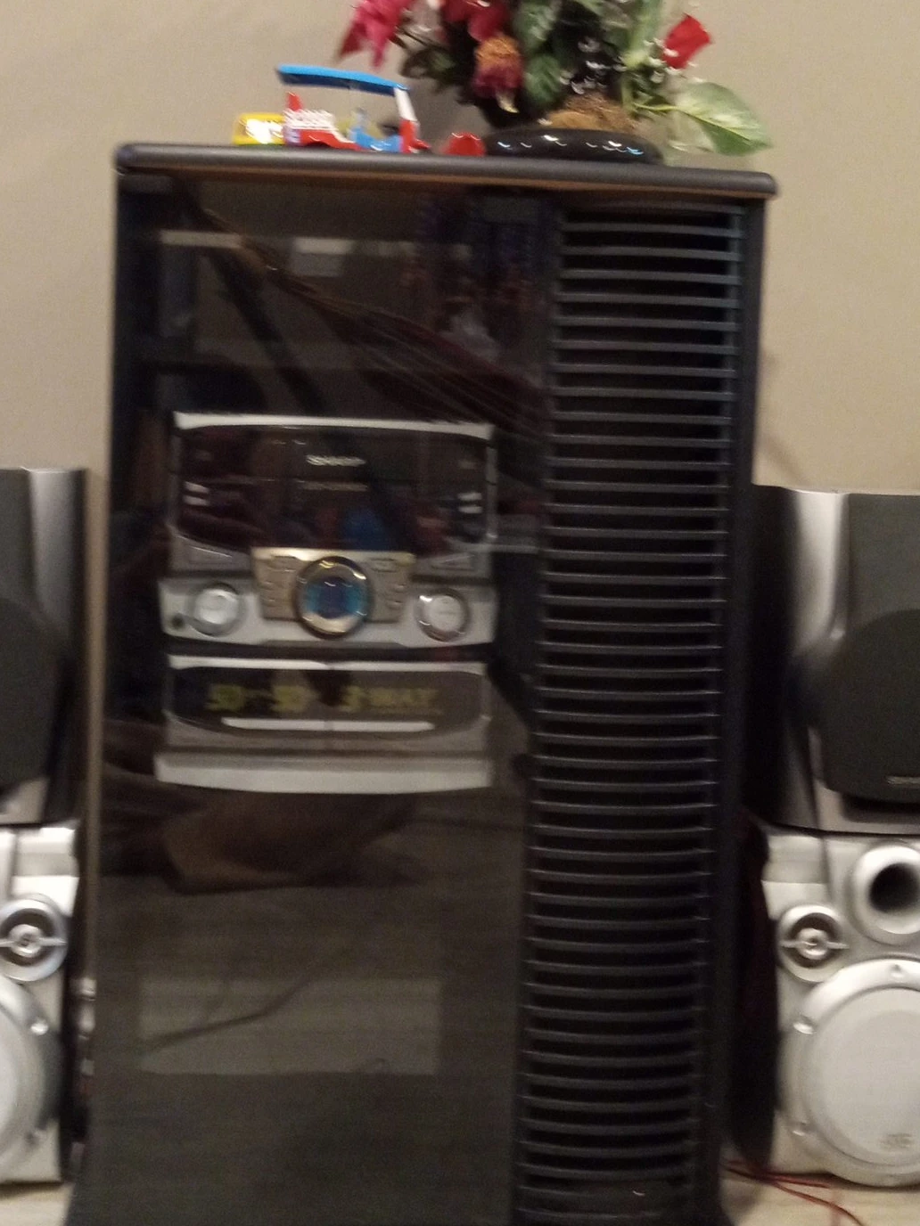 Sharp Stereo System with JVC Speakers - photo 2