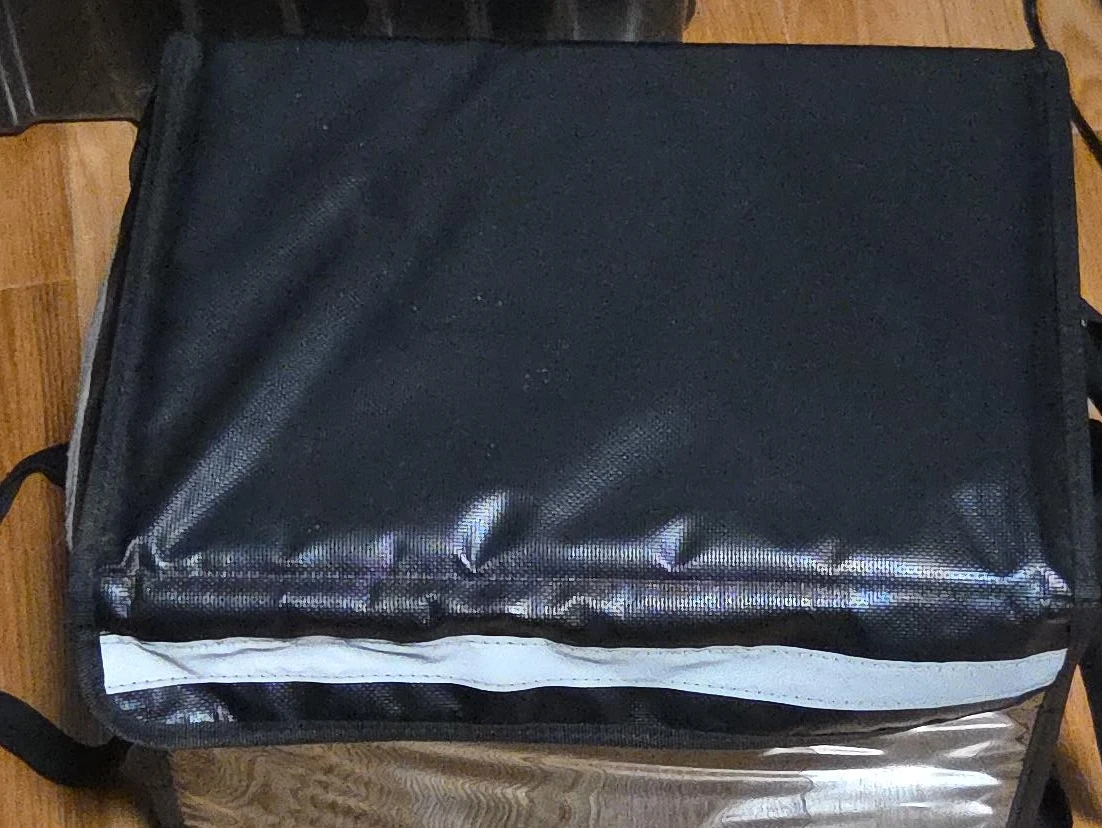 Insulated delivery bag