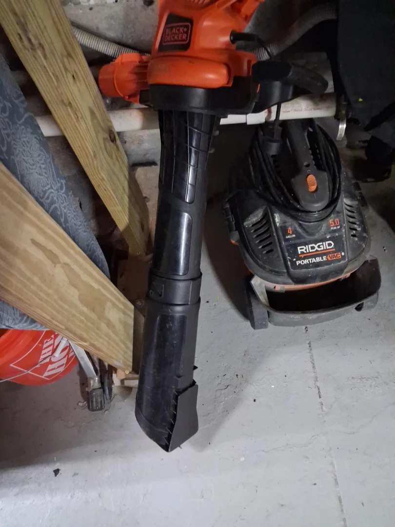 Black + Decker Leaf Blower