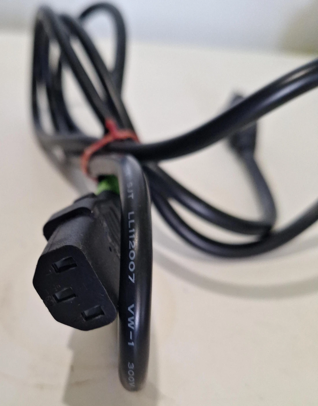 Volex V1625 10A- VH 3-Prong Power Cord