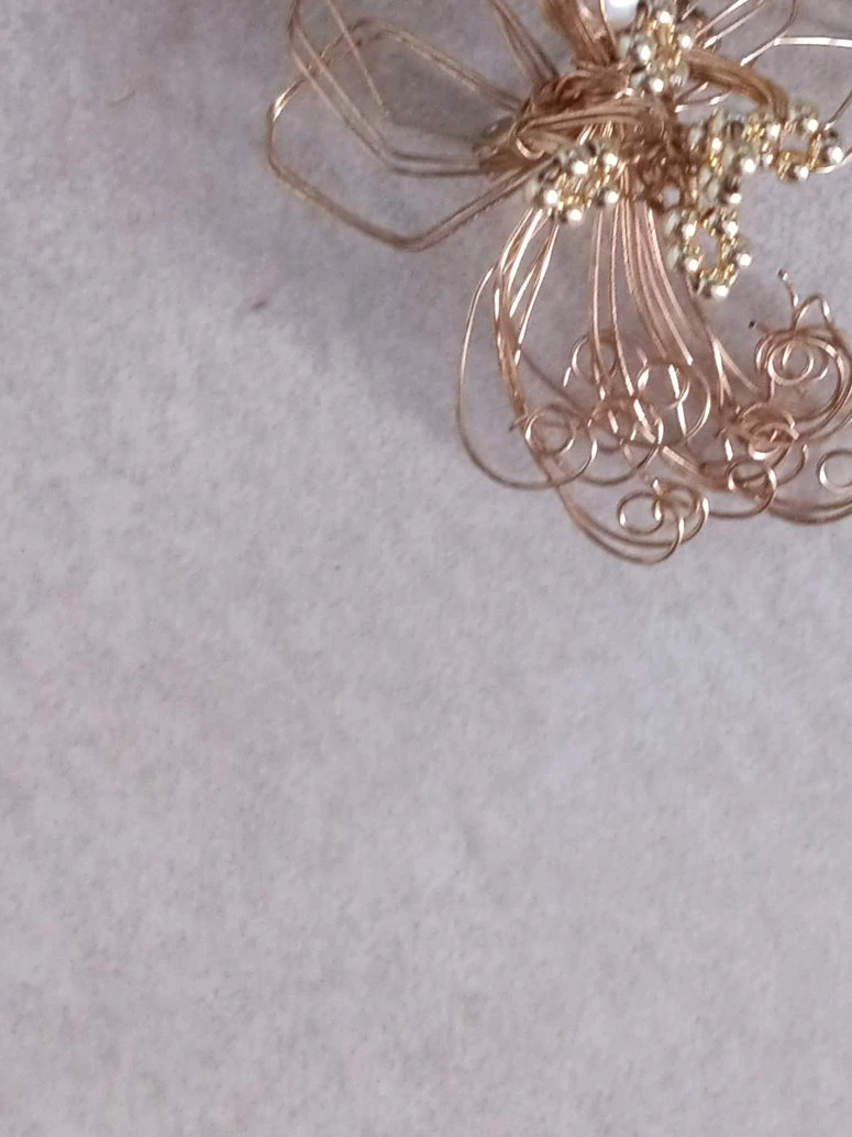 Gold Wire Floral Brooch
