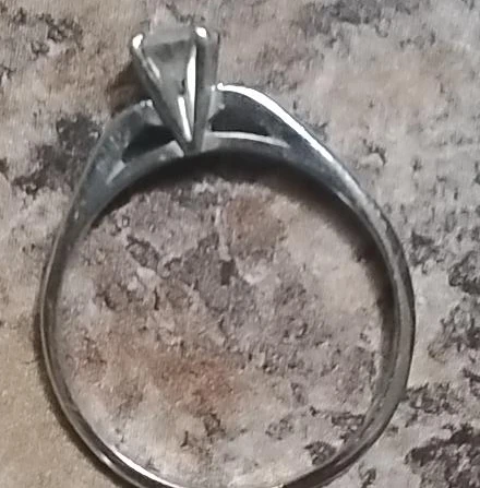 Ladies Diamond Ring with 14 kt white gold