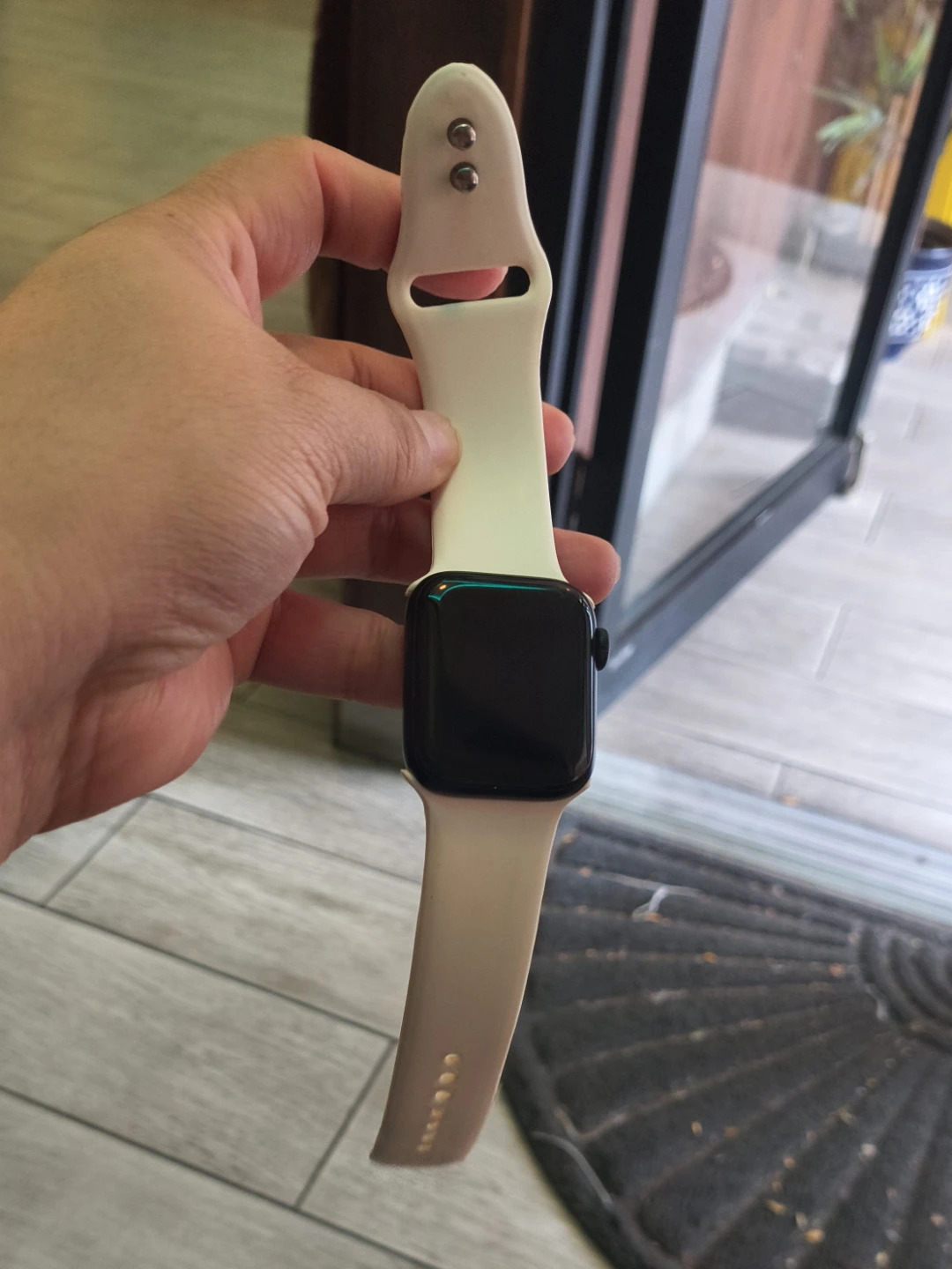 Apple Watch SE second generation with White Sport Band