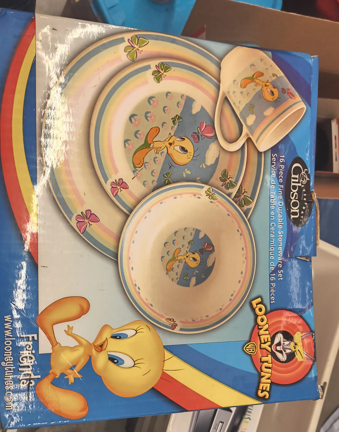 Gibson Looney Tunes 16-Piece Dinnerware Set