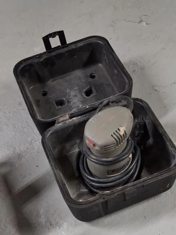 Black and Decker Palm Sander with Case