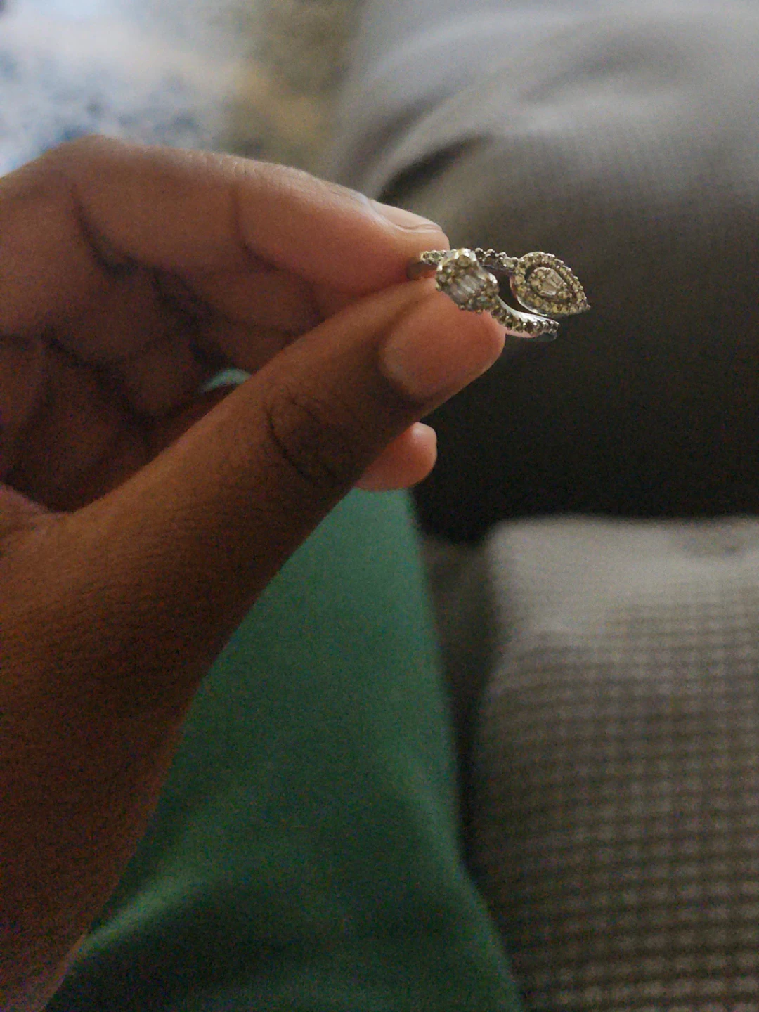 Silver-toned Crystal Ring 💍