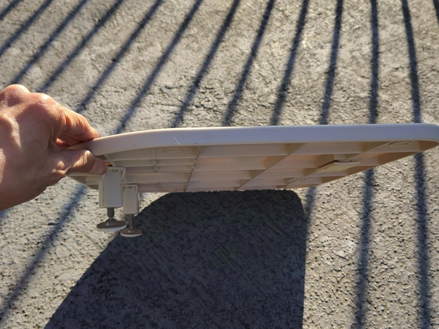 Adjustable appliance riser base