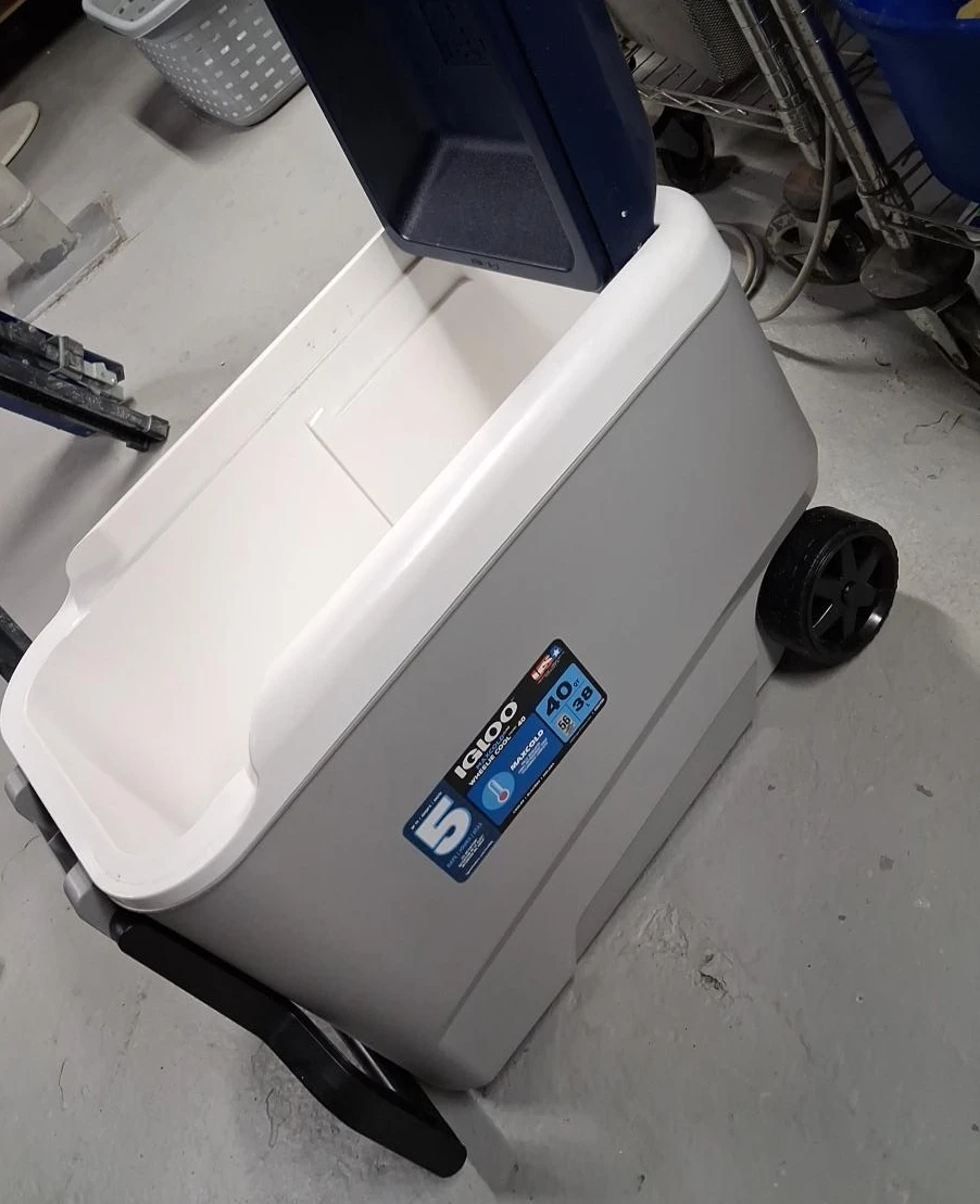 Igloo Wheelie Cool 40 Quart Cooler