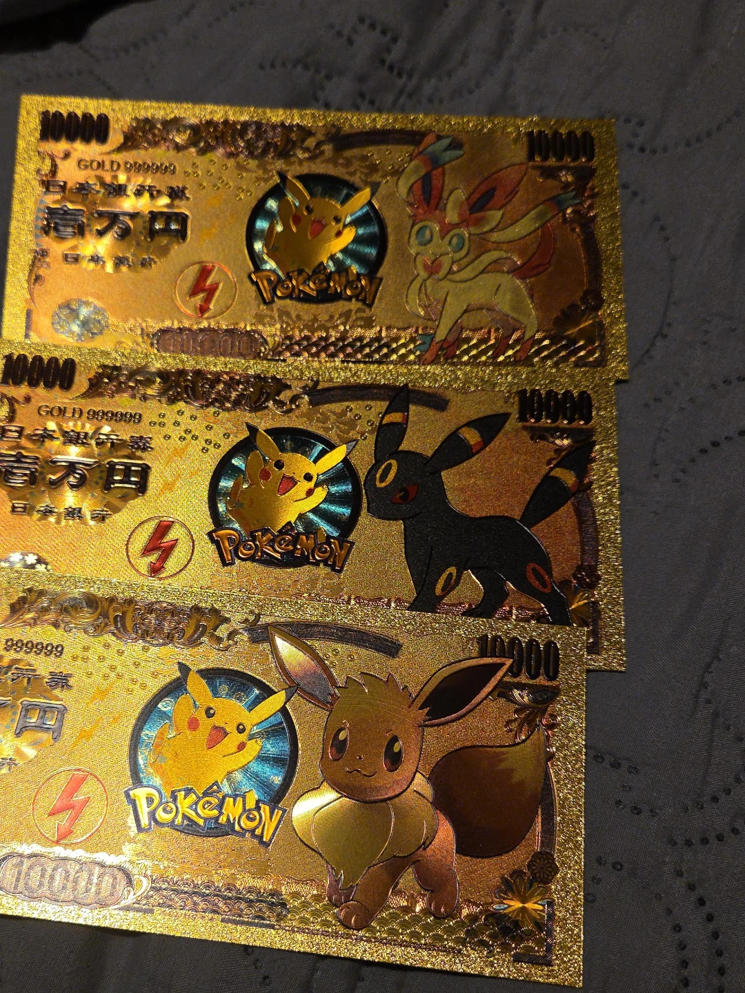 Set of 3 collectible gold-plated Pokémon banknote-style cards