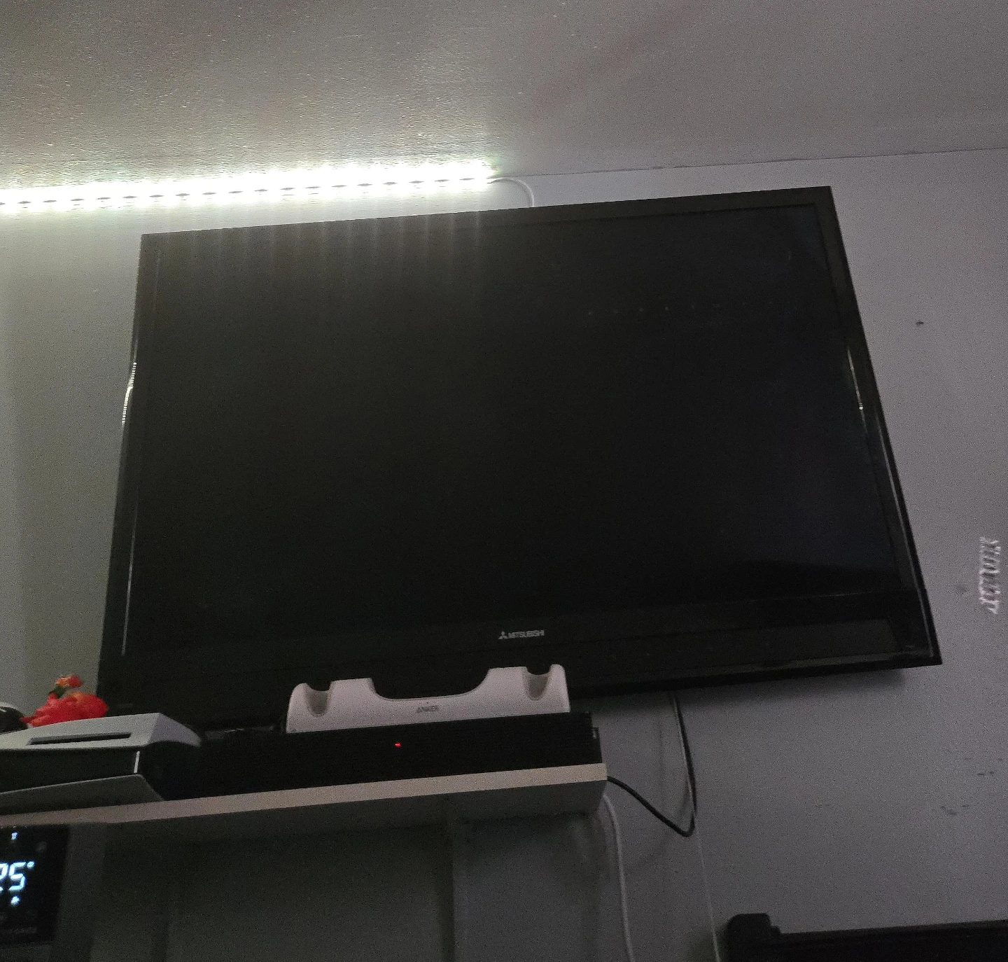 Mitsubishi Flat Screen TV