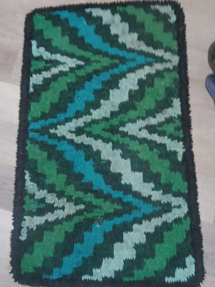 Green Chevron Pattern Shag Accent Rug