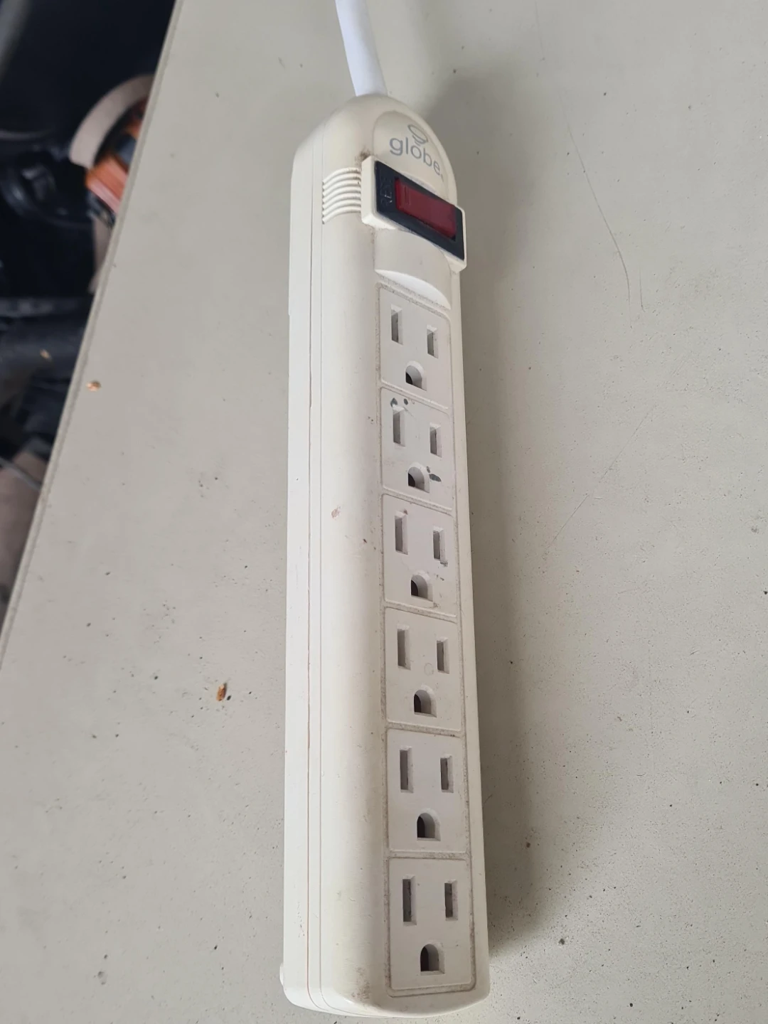 Globe Electric 6-Outlet Power Bar