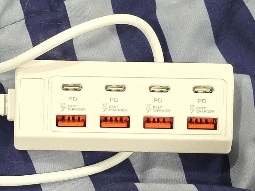 4-Port PD Fast Charger Charging Station