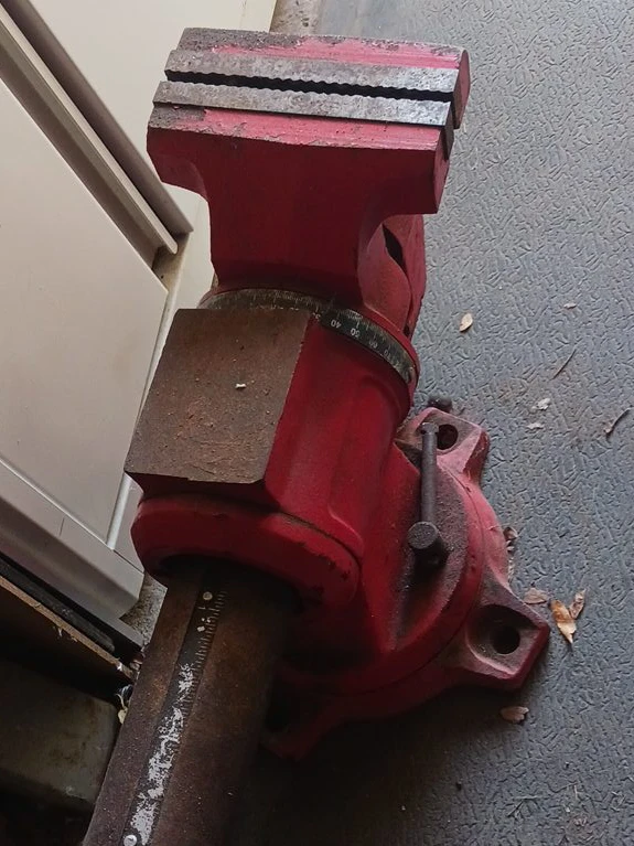 Heavy Duty Red Bench Vise