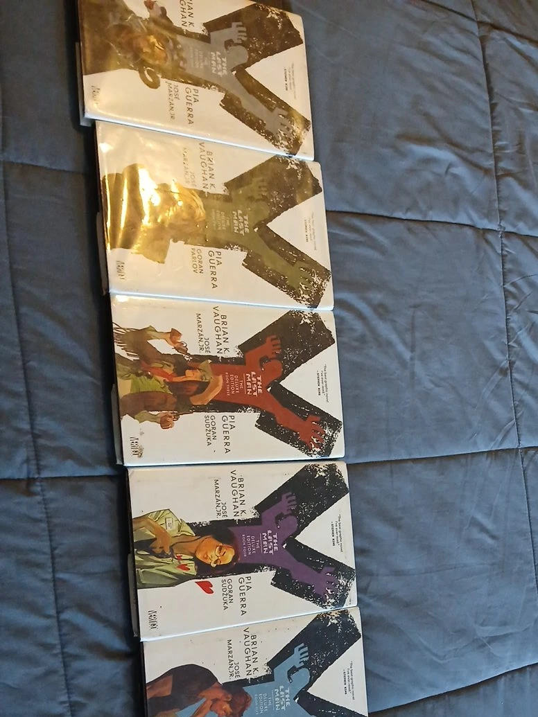 Y: The Last Man Deluxe Edition Books 1-5