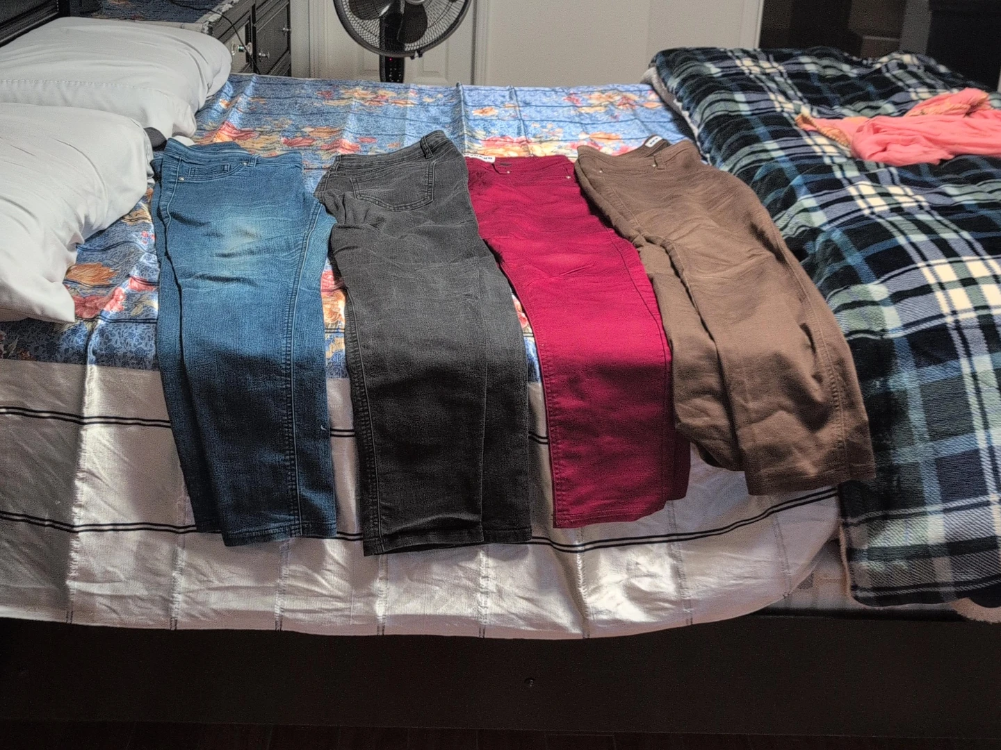Lot of 4 Pairs of Pants