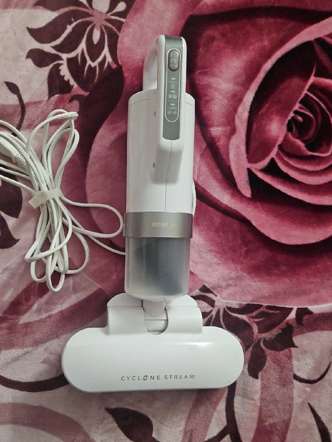 Small vacuum cleaner for mattresses thumbnail