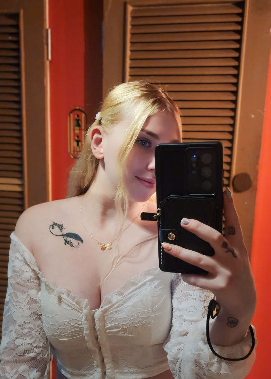 Megan Esther profile