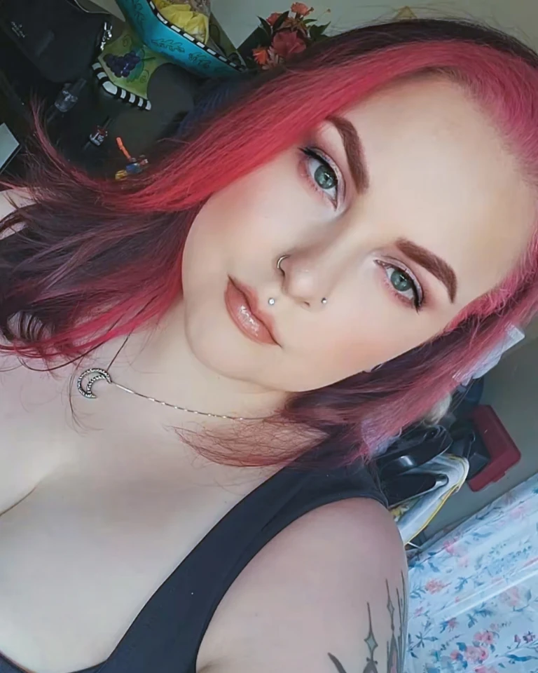 Nicole profile