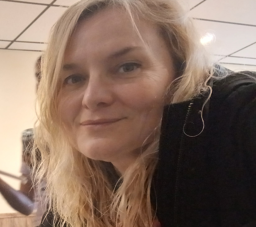 Dee profile