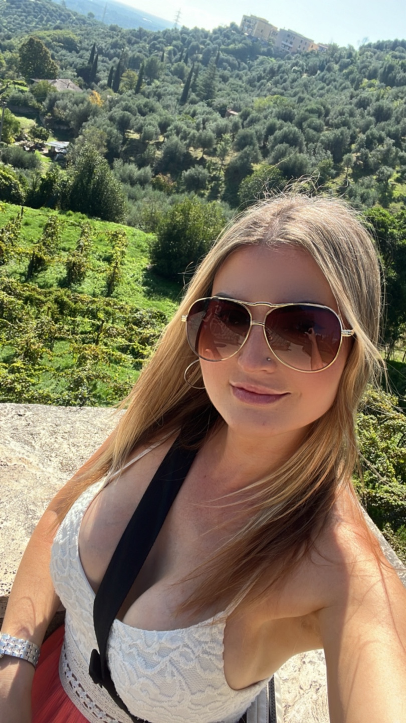 Lily Hall profile